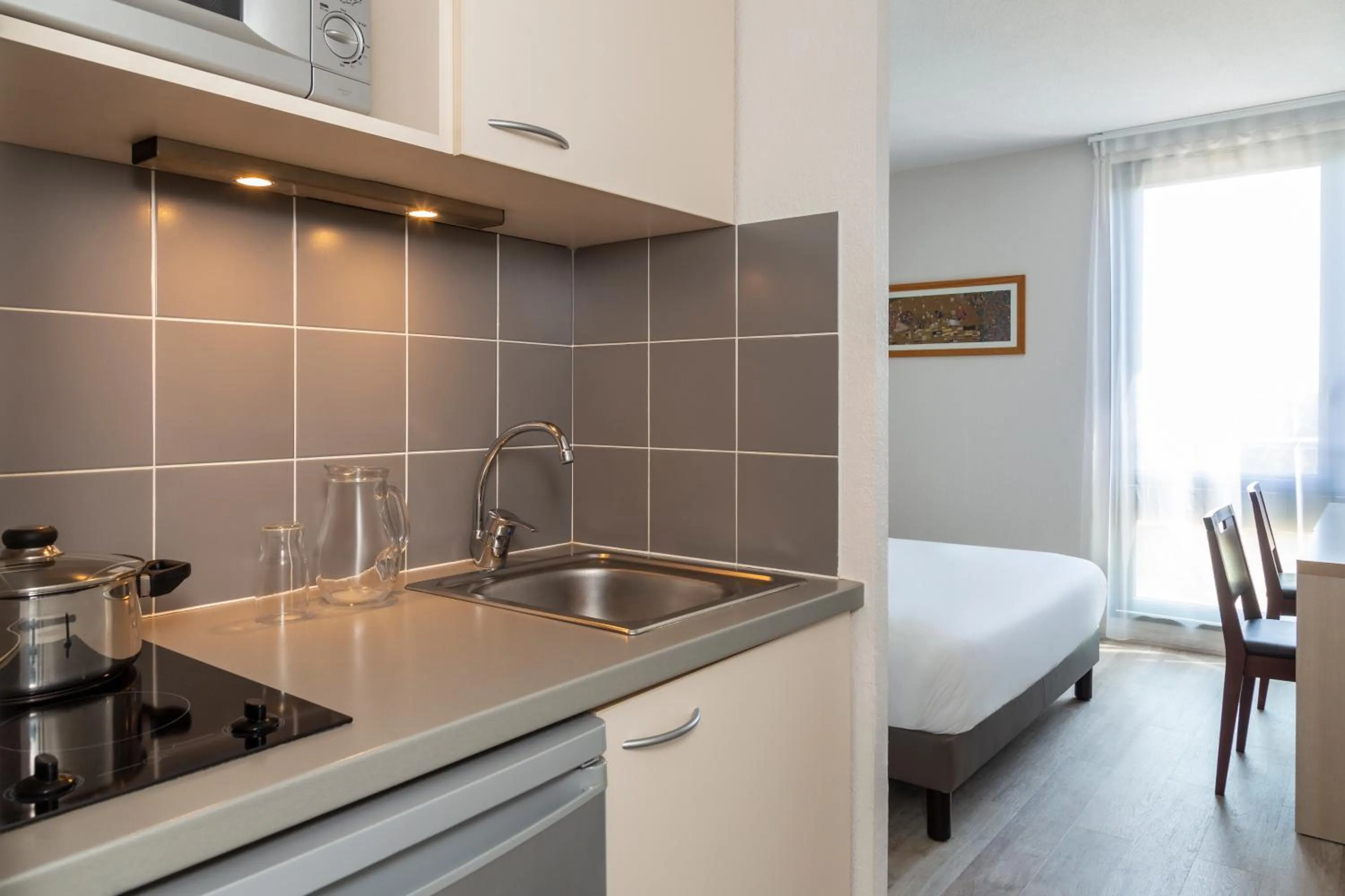 Kitchen or kitchenette in Aparthotel Adagio Access Avignon