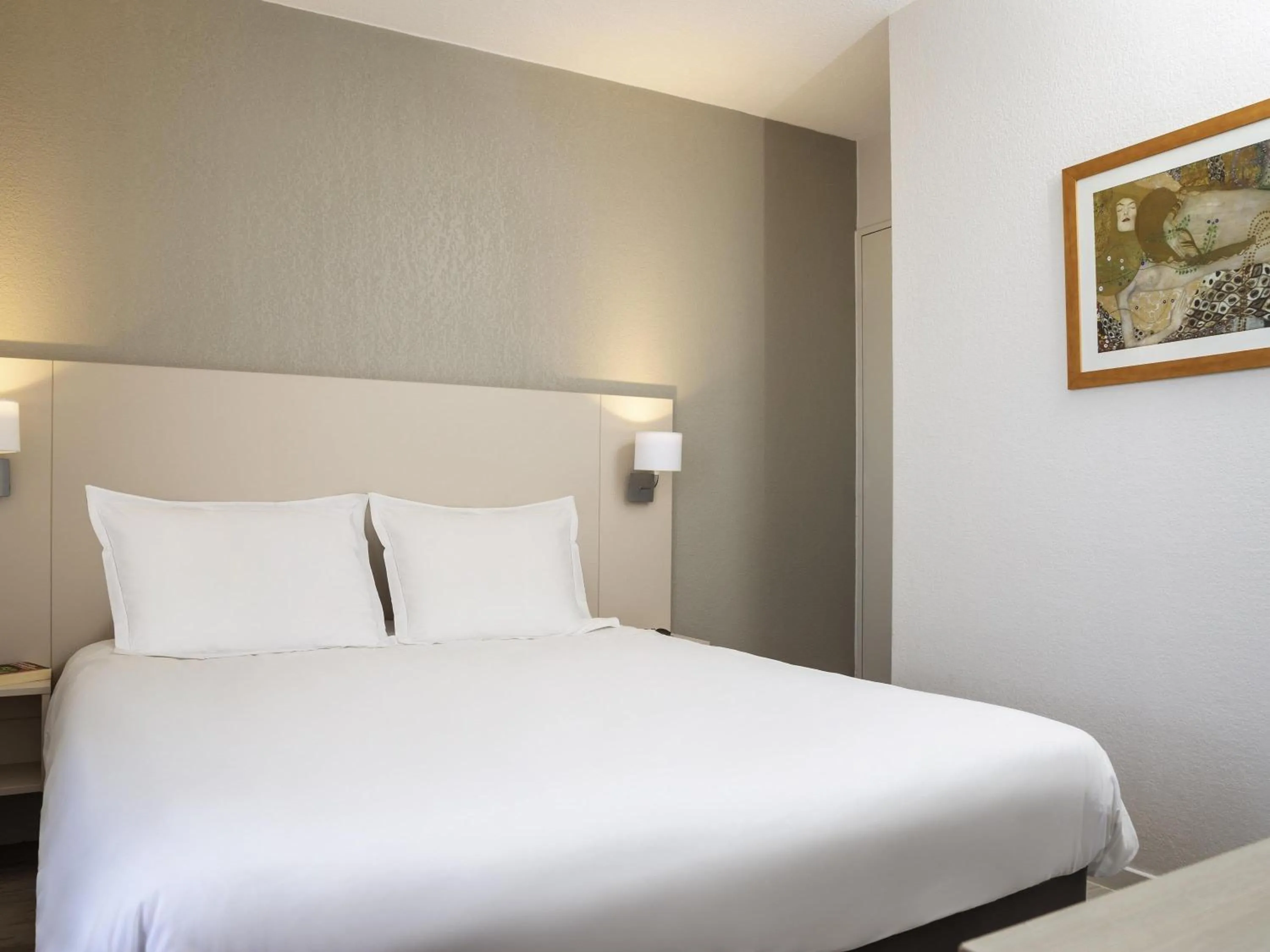 Bedroom, Bed in Aparthotel Adagio Access Avignon