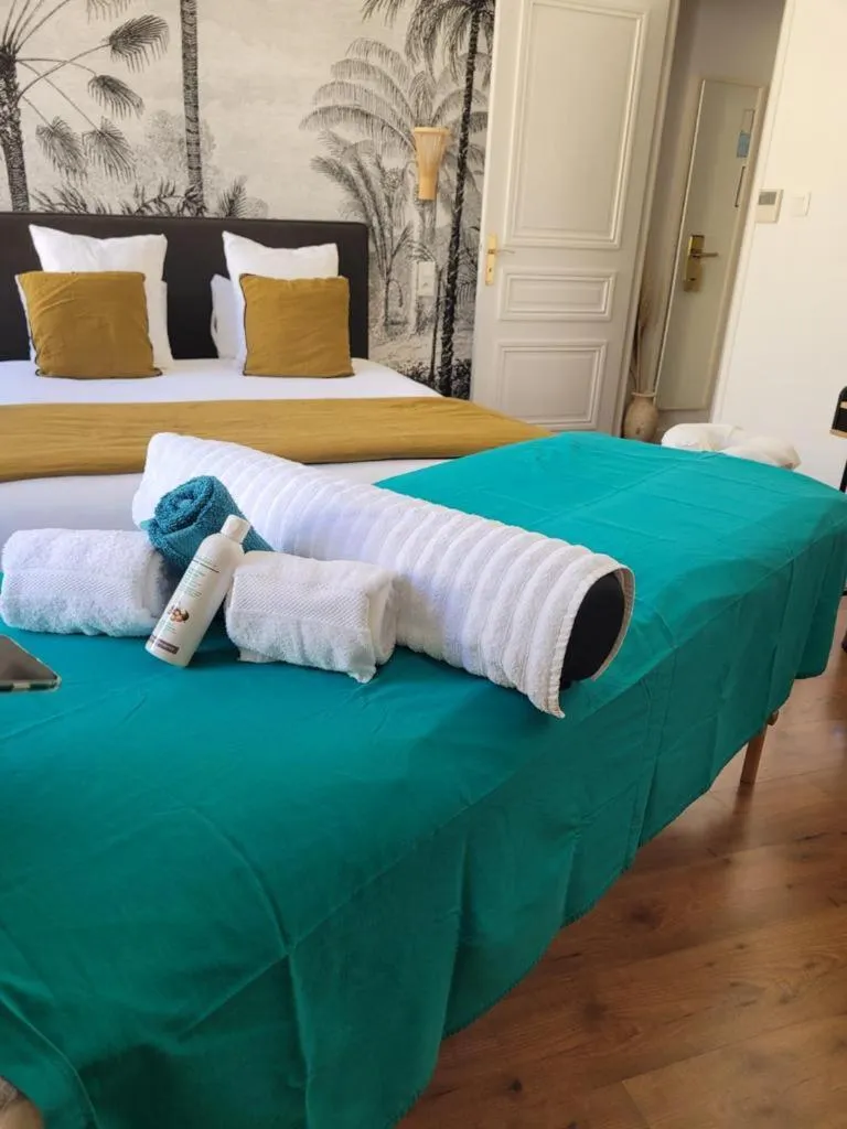 Bed in Hôtel La Résidence