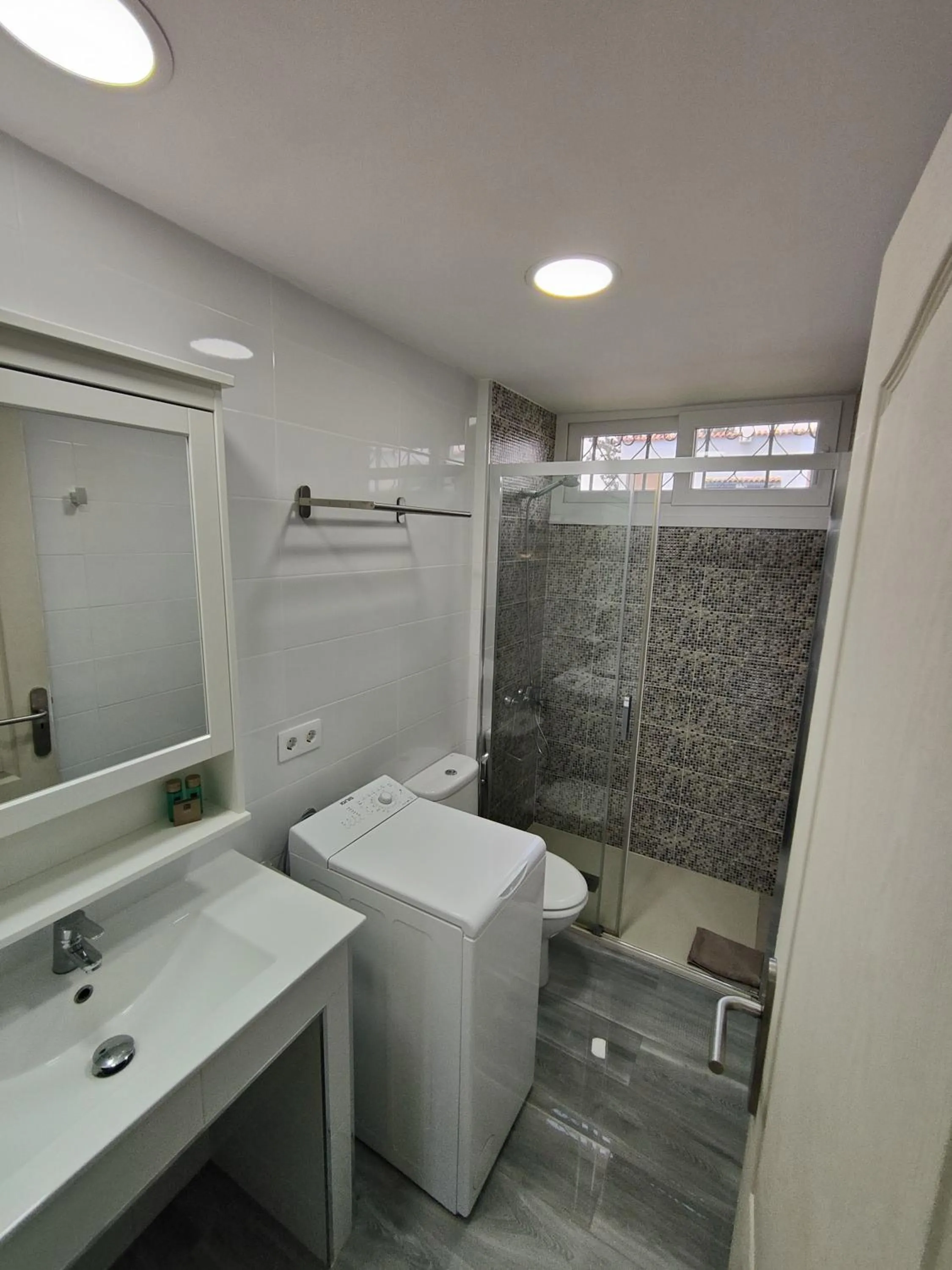 Shower in Los Nidos
