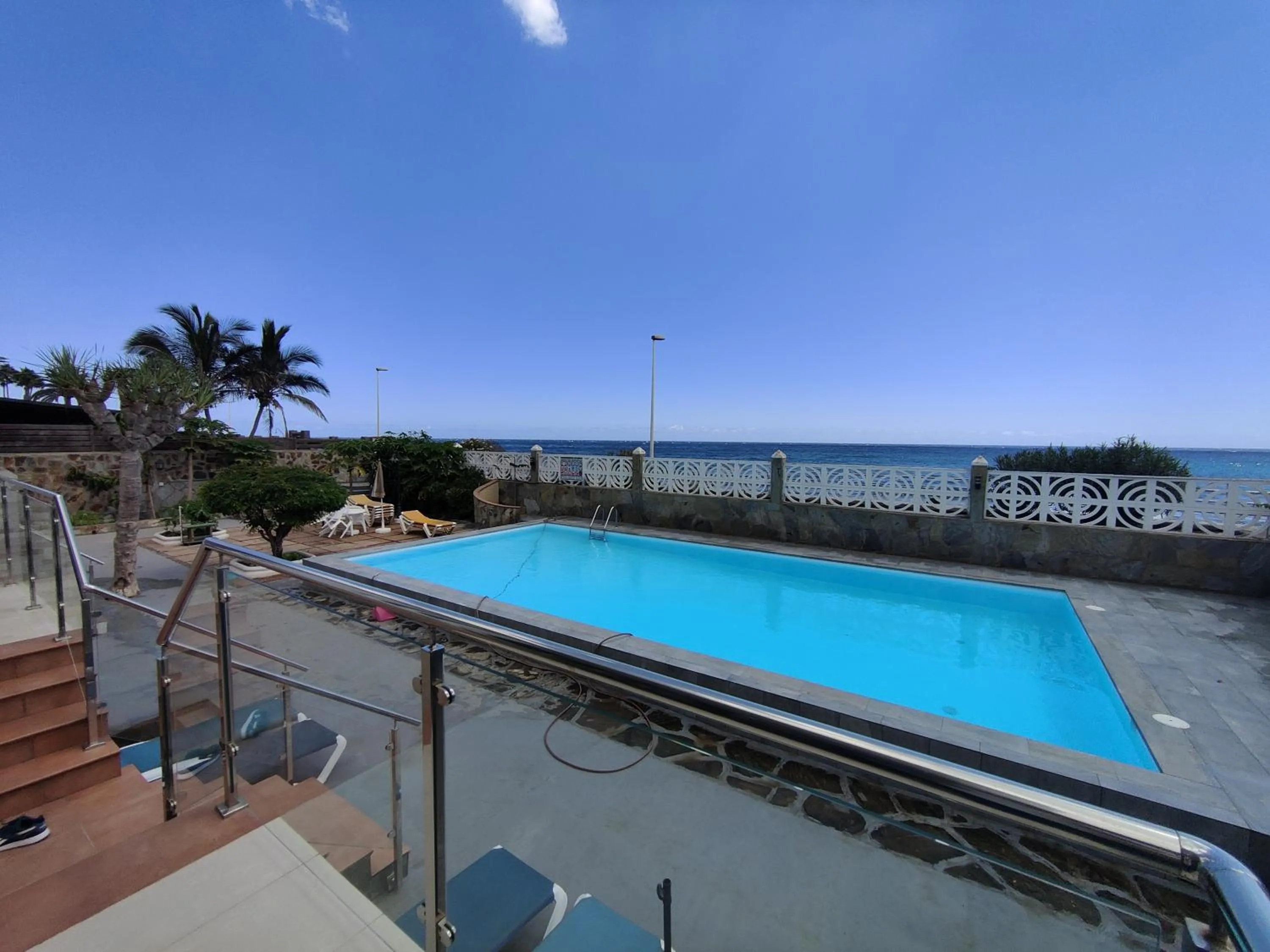 Pool view in Los Nidos