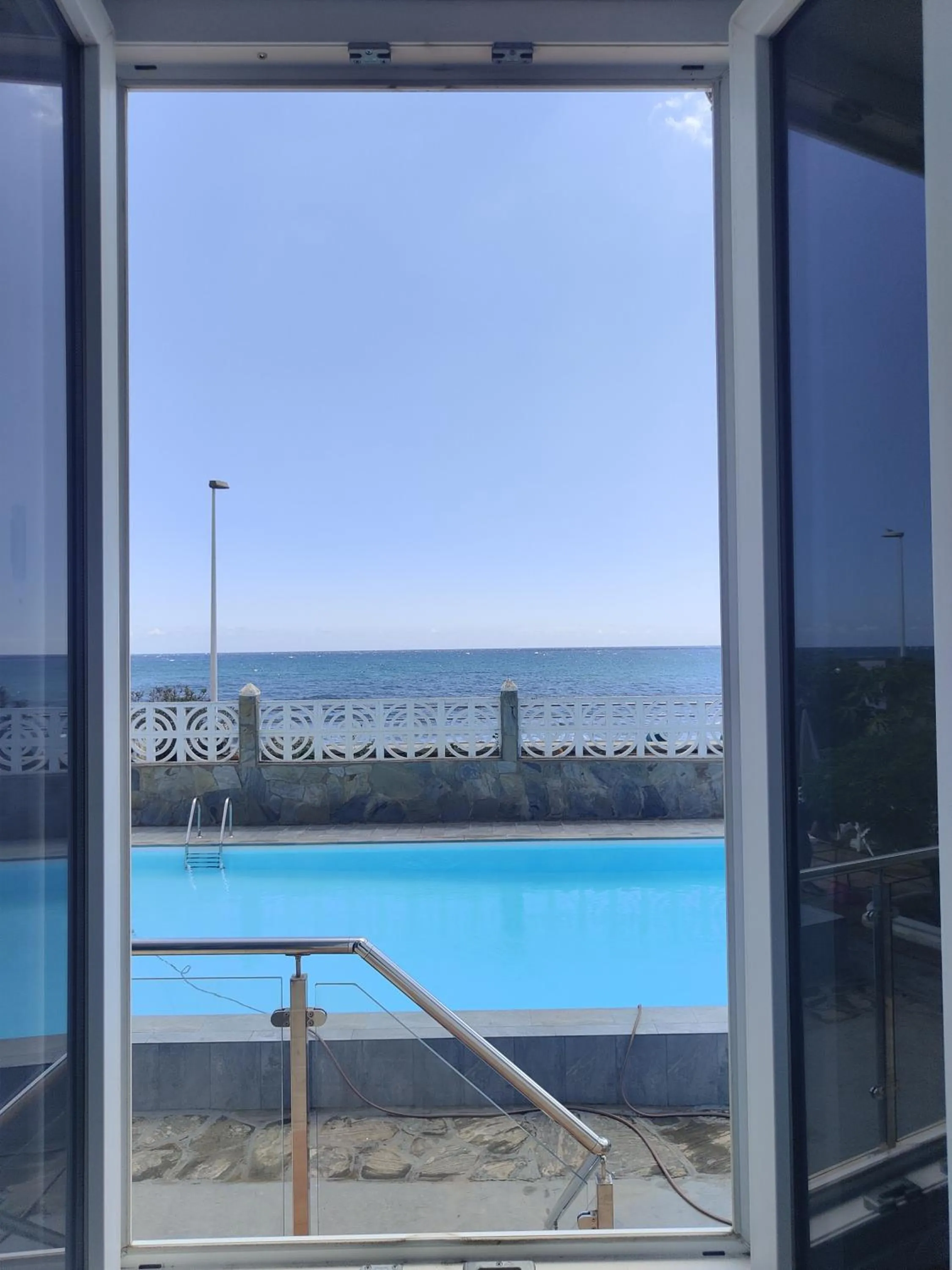 Pool view in Los Nidos