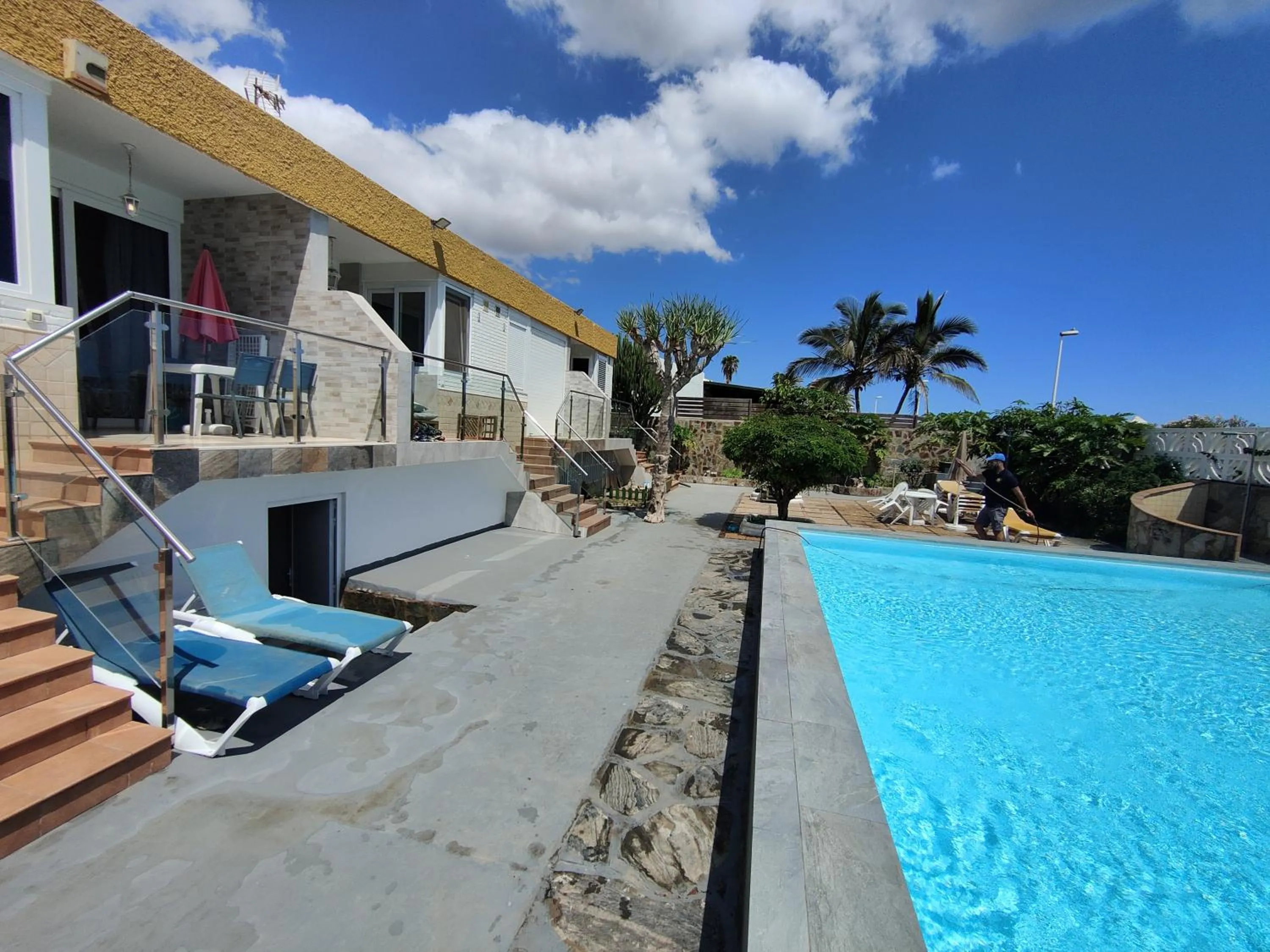 Pool view in Los Nidos