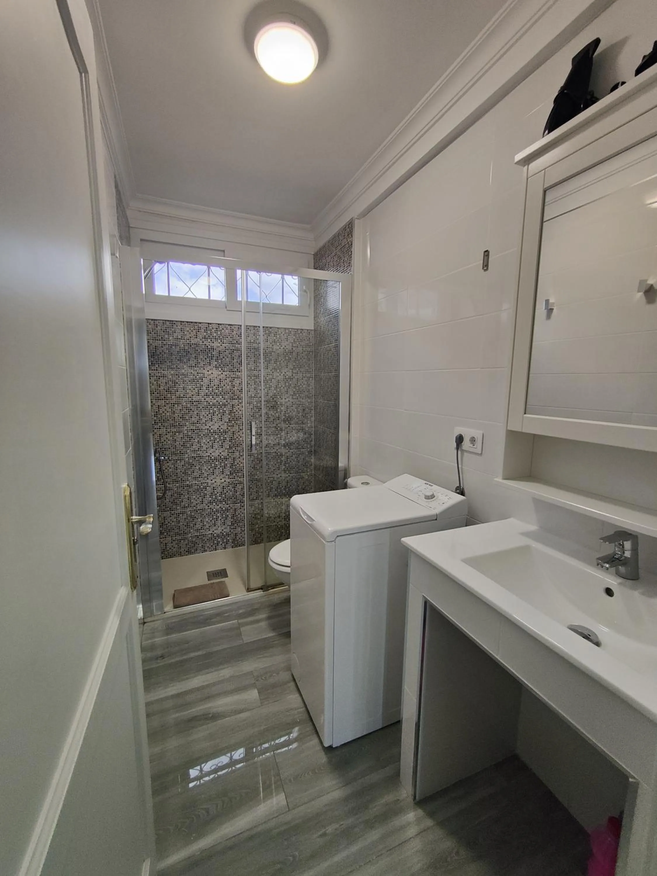 Shower in Los Nidos