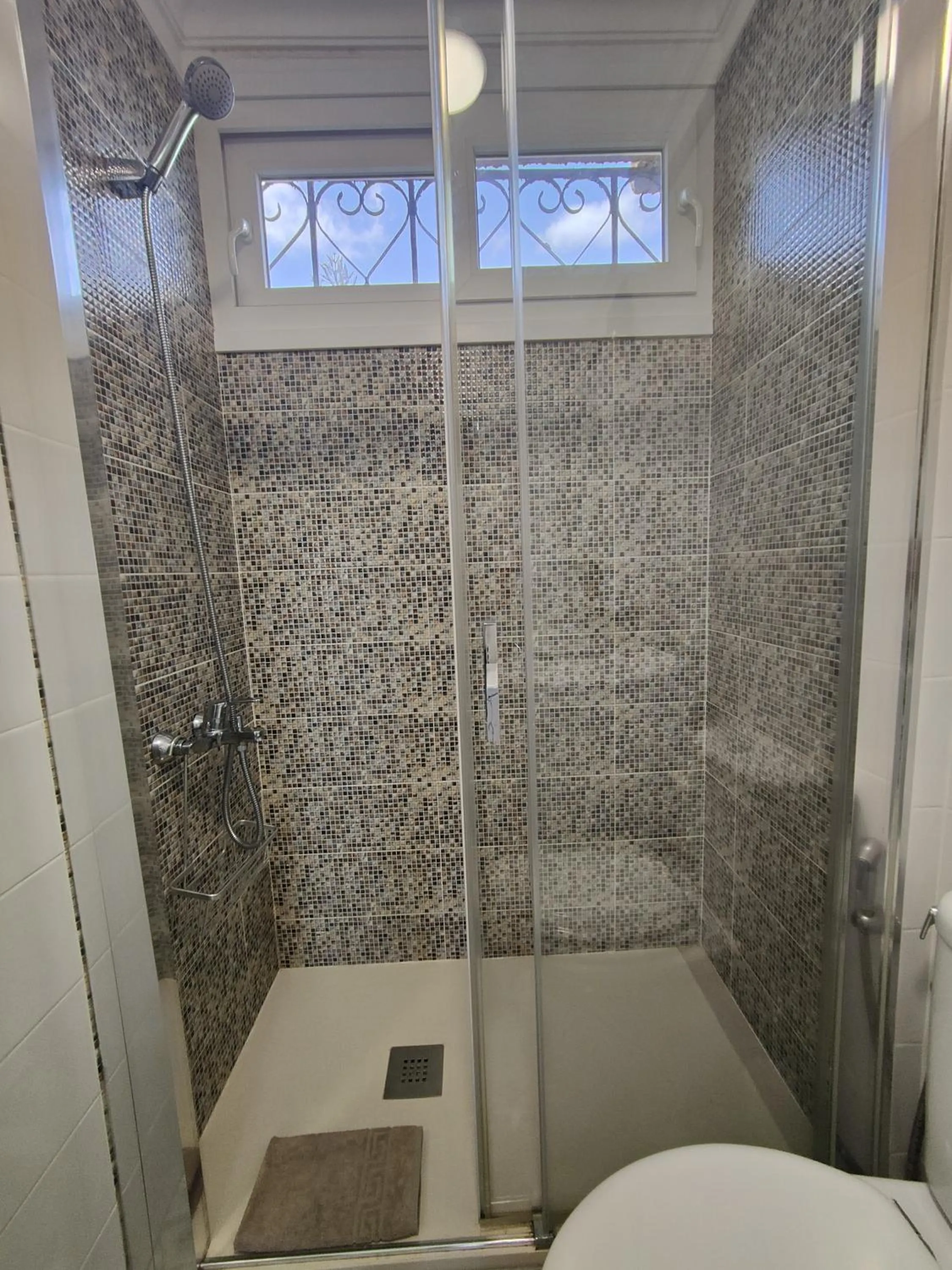 Shower in Los Nidos