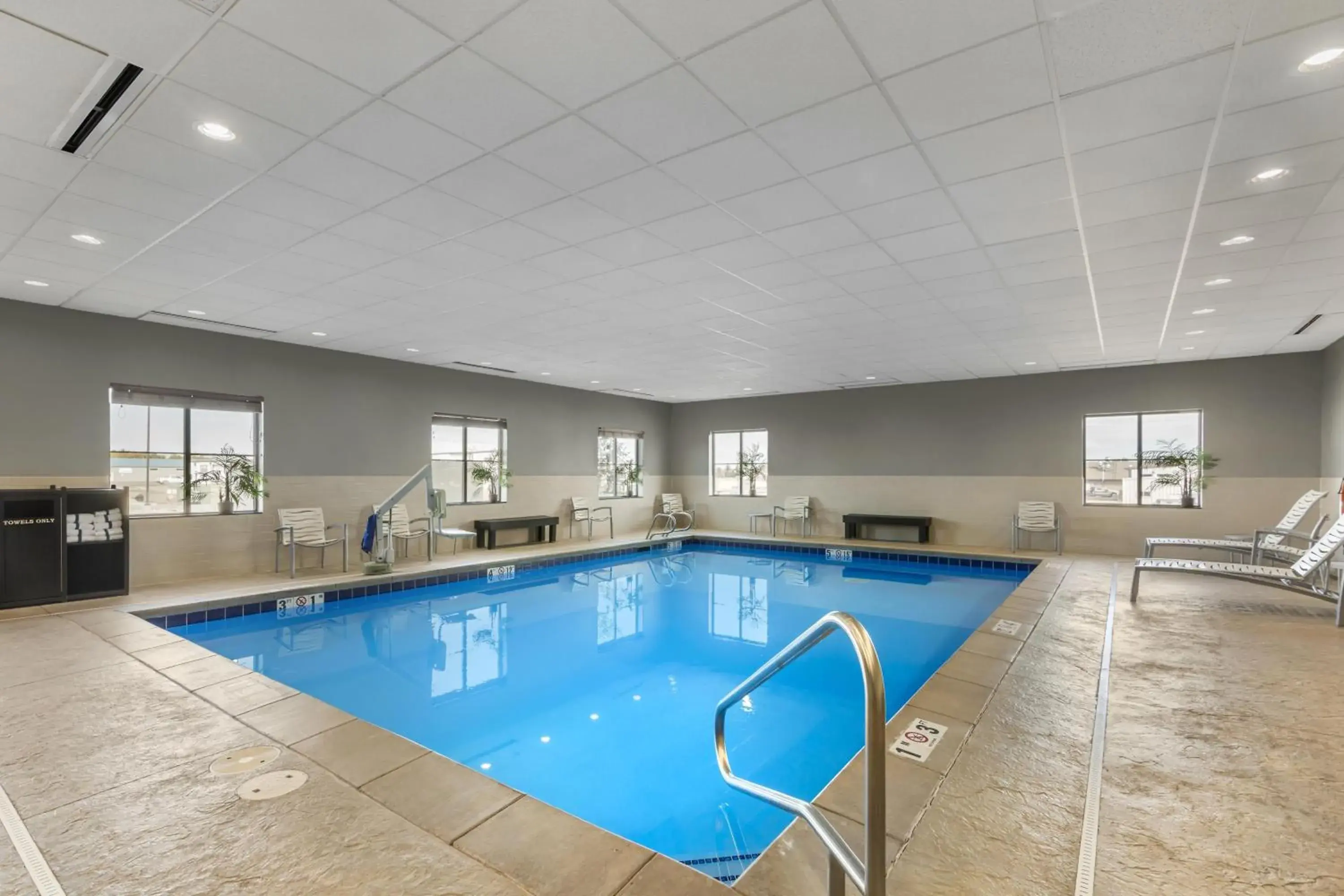 Pool view in Best Western Plus Williston Hotel & Suites Pool view in Best Western Plus Williston Hotel & Suites