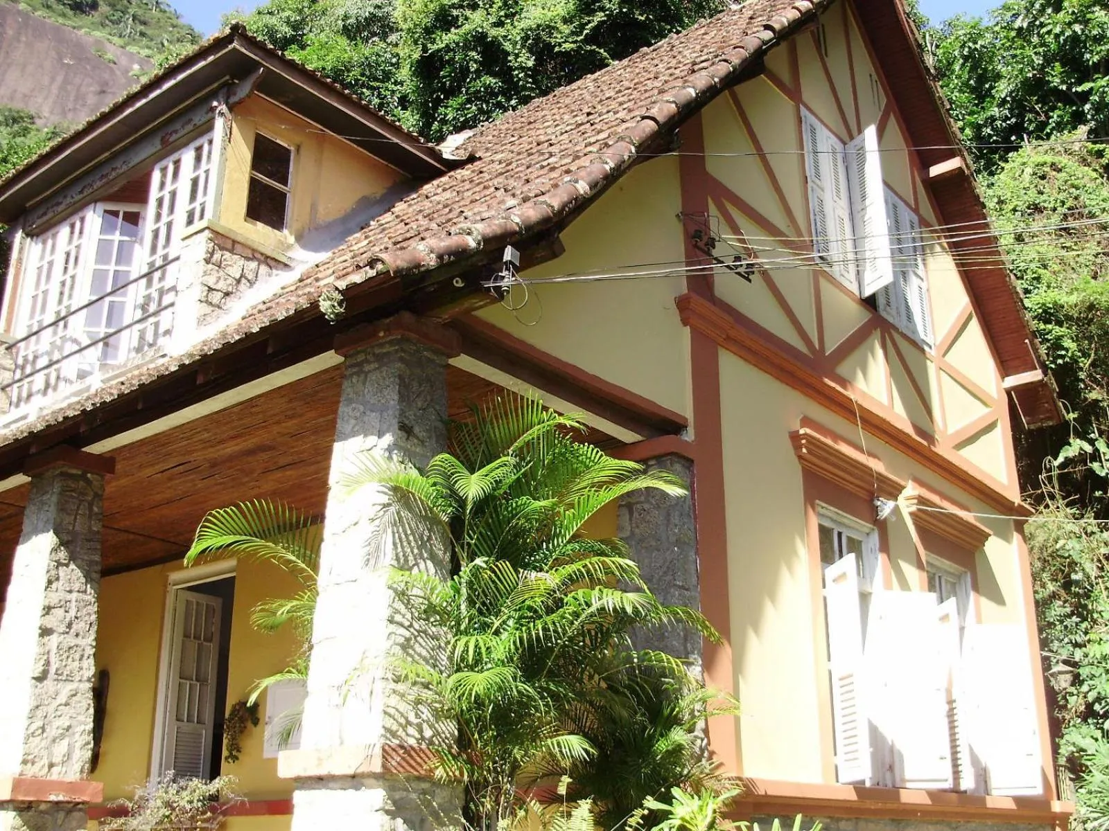 Facade/entrance in Casa Caminho do Corcovado - Pet friendly