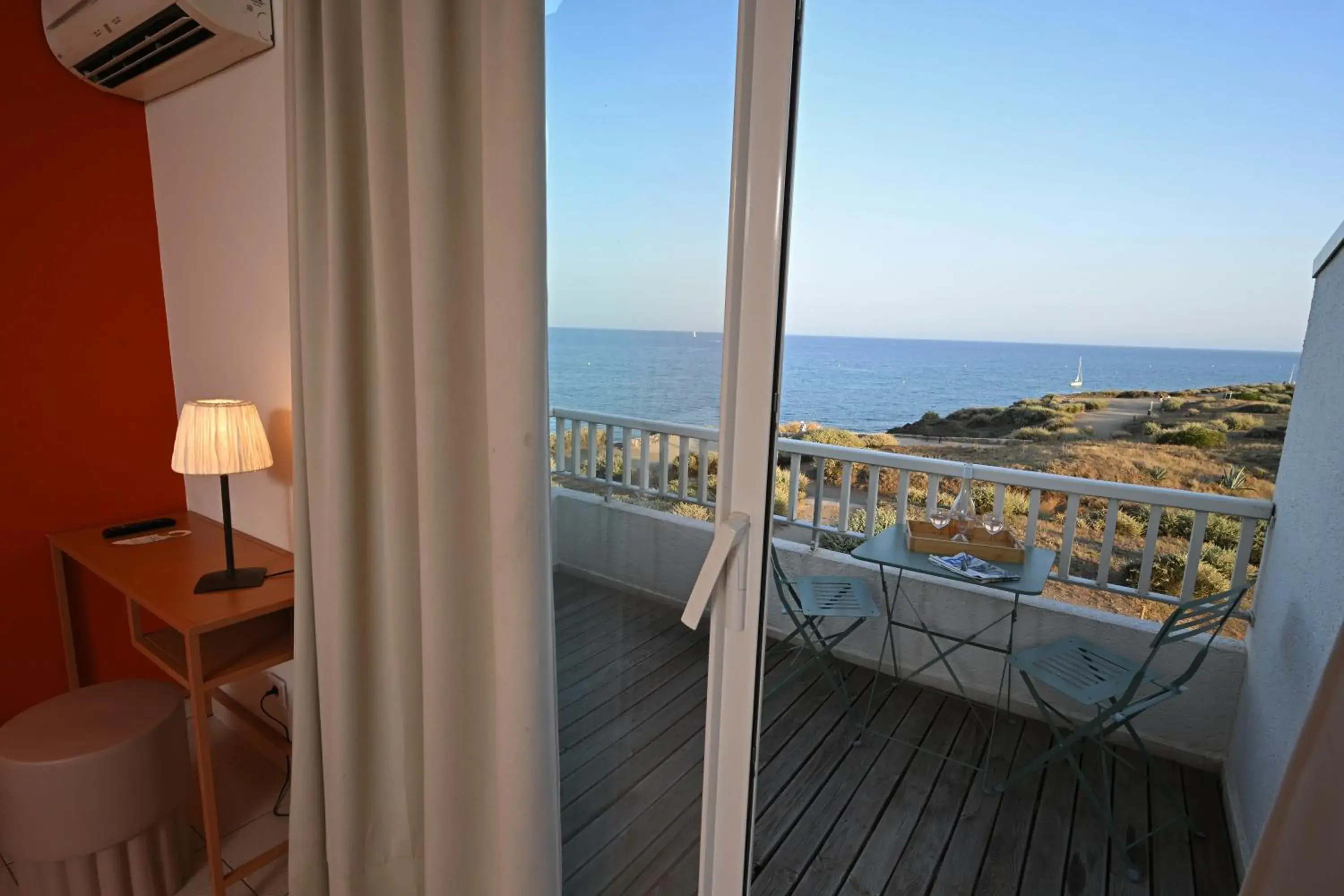 Double room with panoramic sea view terrace 3rd floor (King-size bed or Twins) in Hôtel Bellevue Cap d'Agde Double room with panoramic sea view terrace 3rd floor (King-size bed or Twins) in Hôtel Bellevue Cap d'Agde