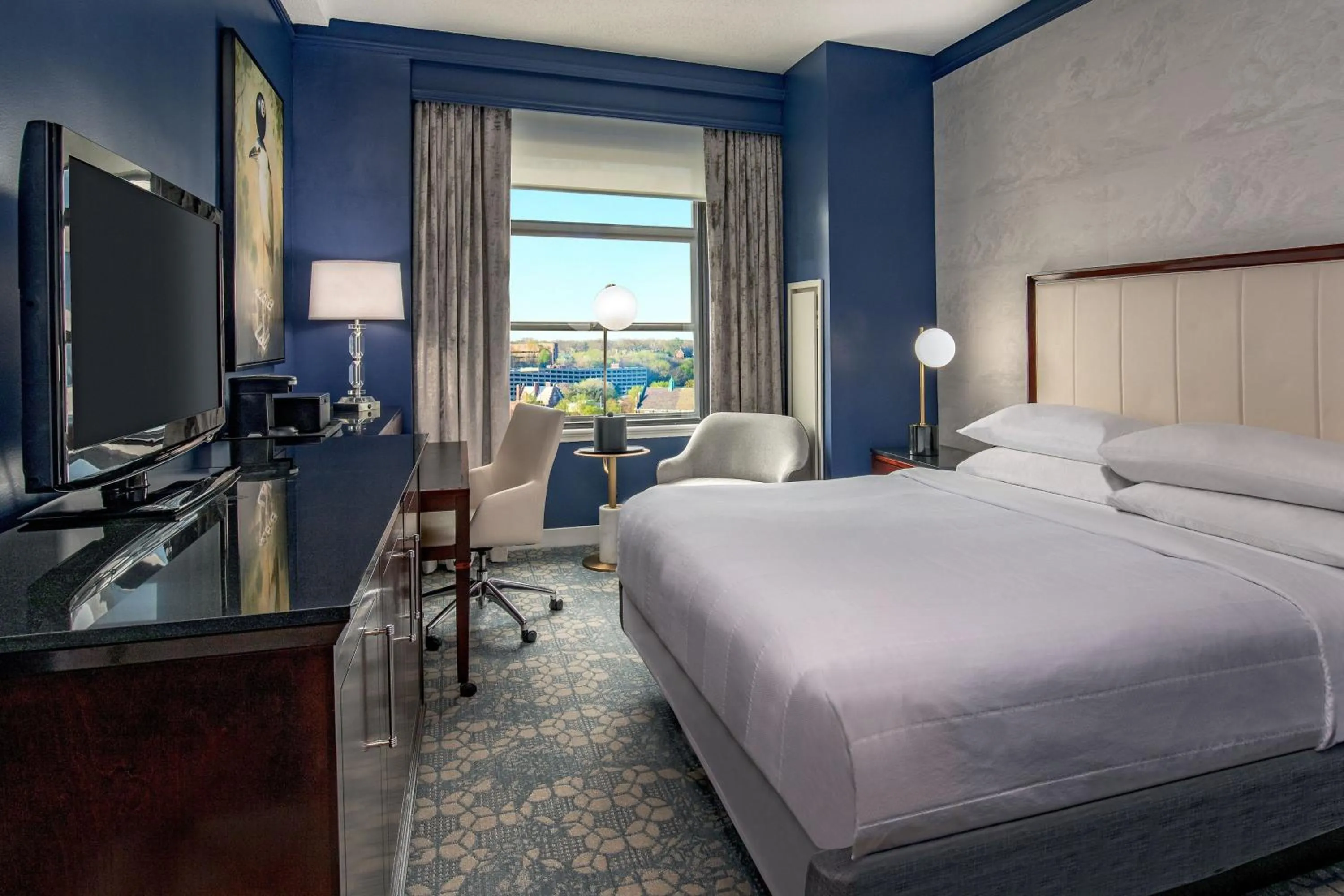 Photo of the whole room, Bed in Peoria Marriott Pere Marquette