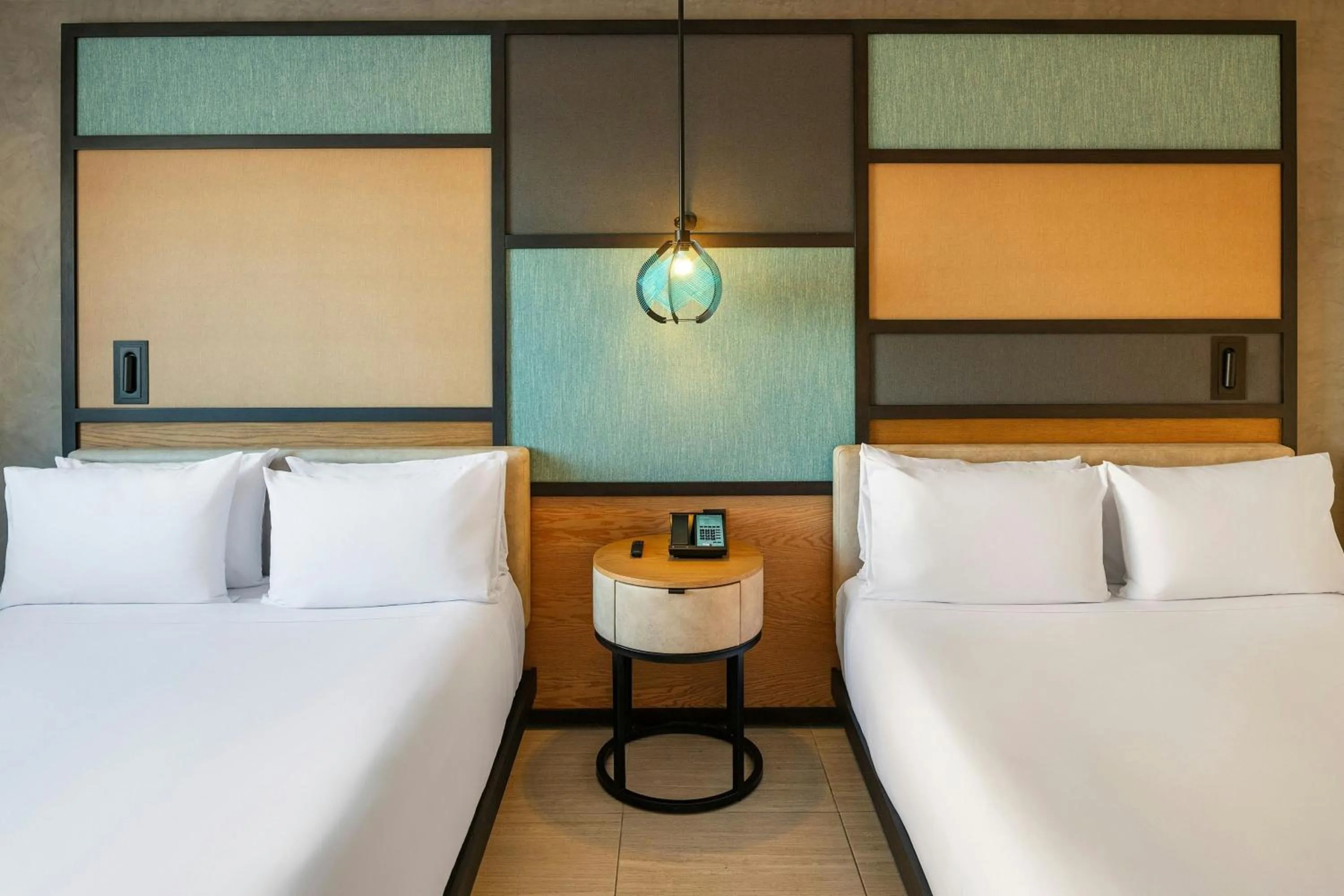 Photo of the whole room, Bed in Aloft Cancun