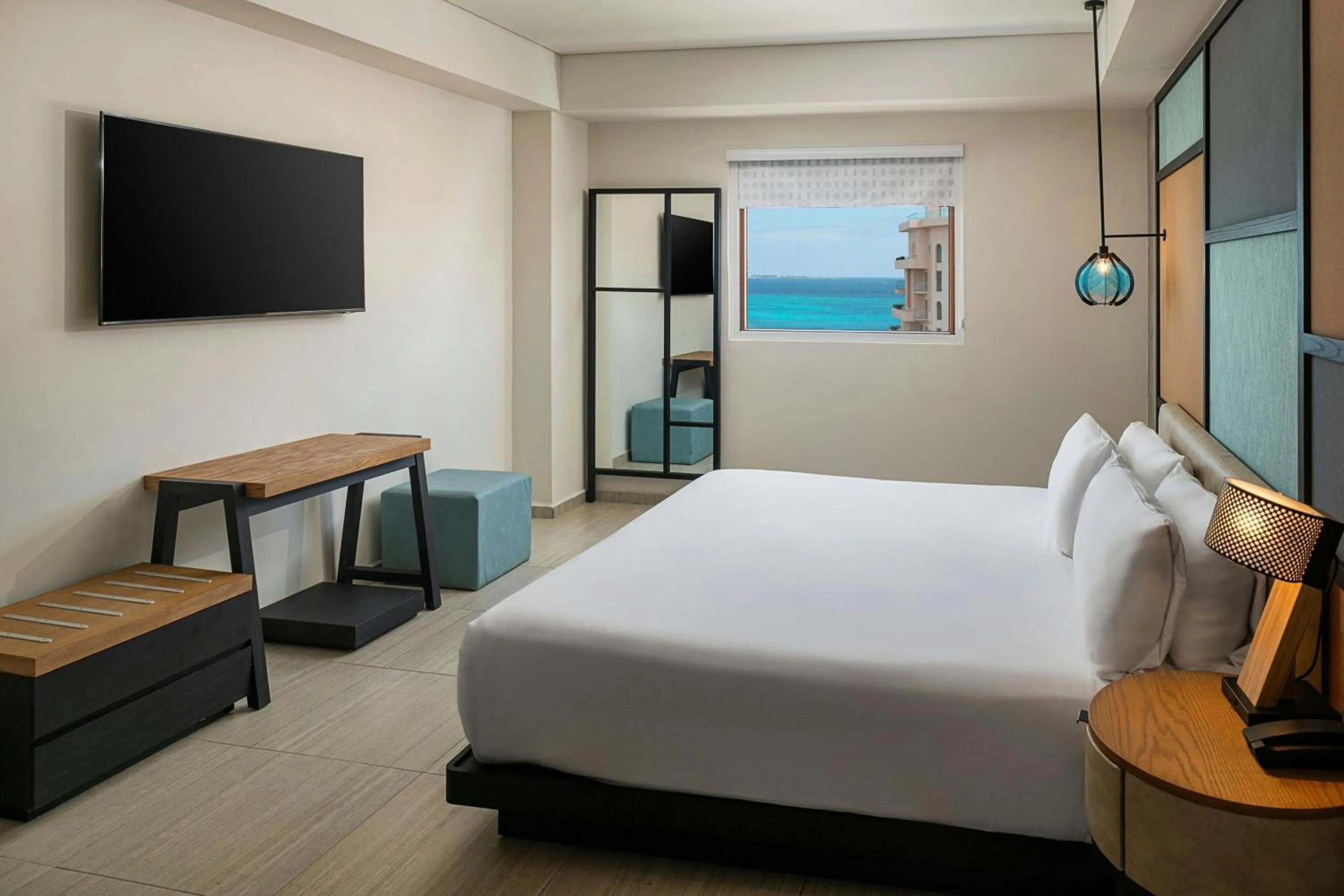 Bedroom, Bed in Aloft Cancun