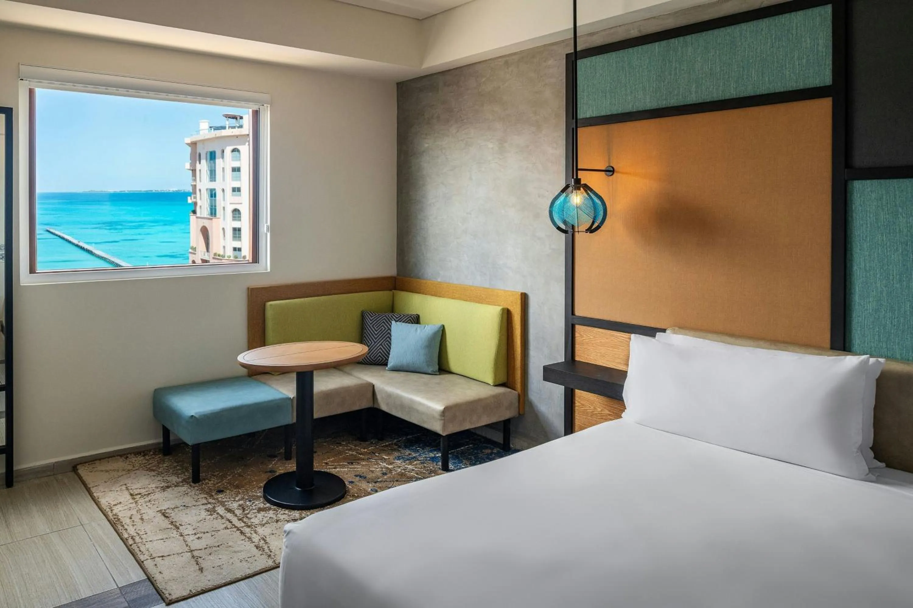 Photo of the whole room, Bed in Aloft Cancun