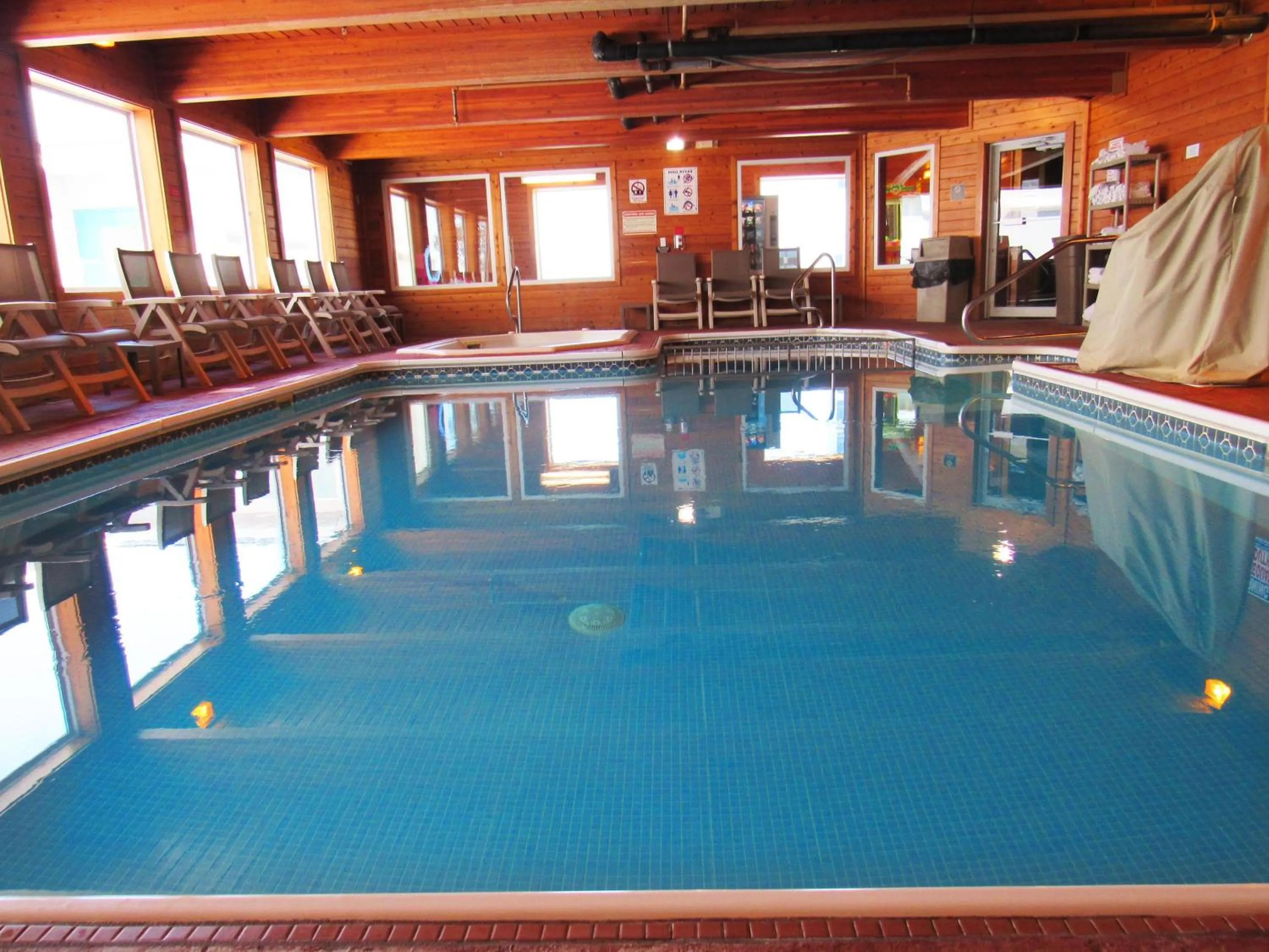 Swimming pool in Red Roof Inn Fargo - I-94/Medical Center