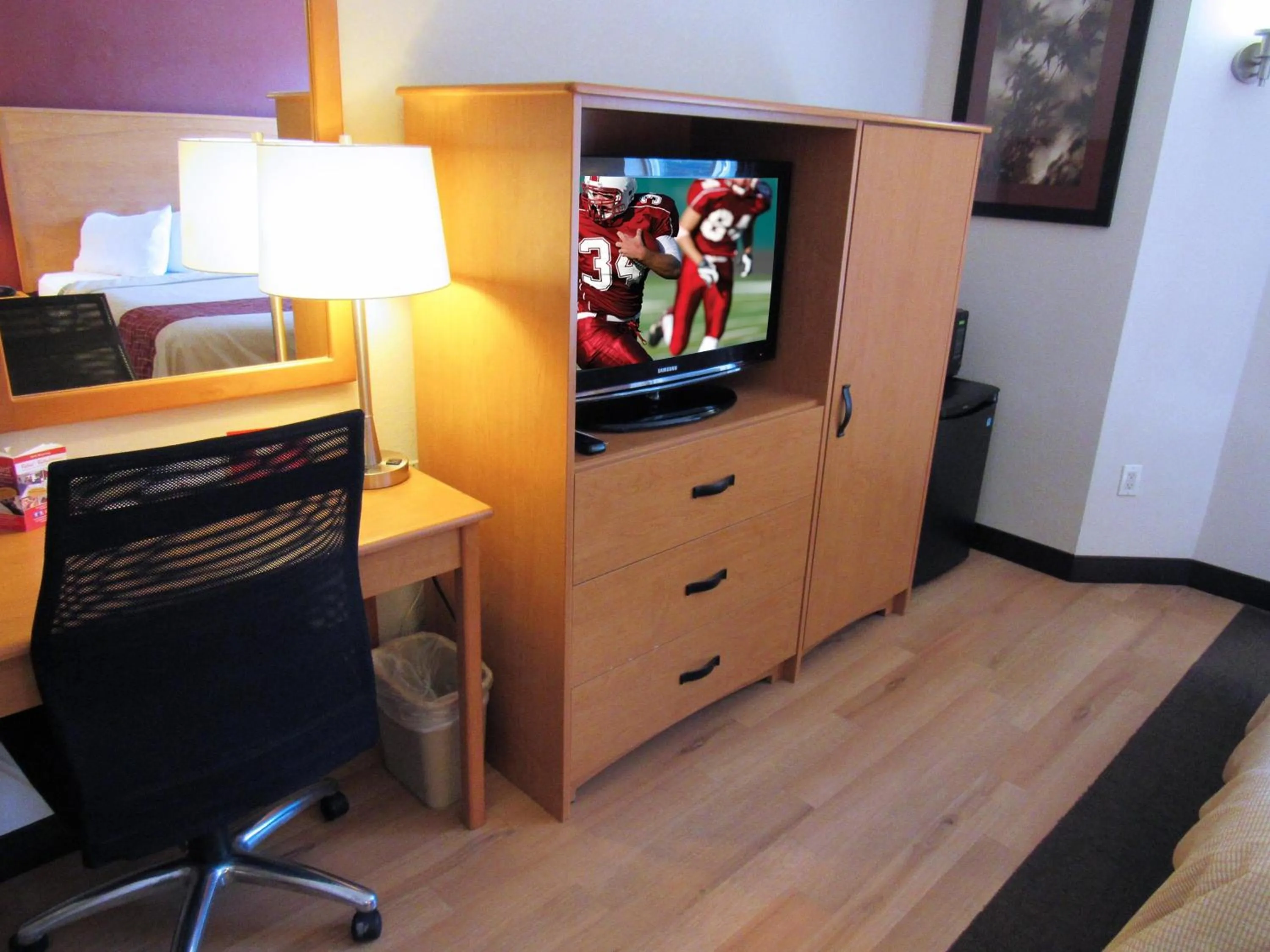 Photo of the whole room in Red Roof Inn Fargo - I-94/Medical Center