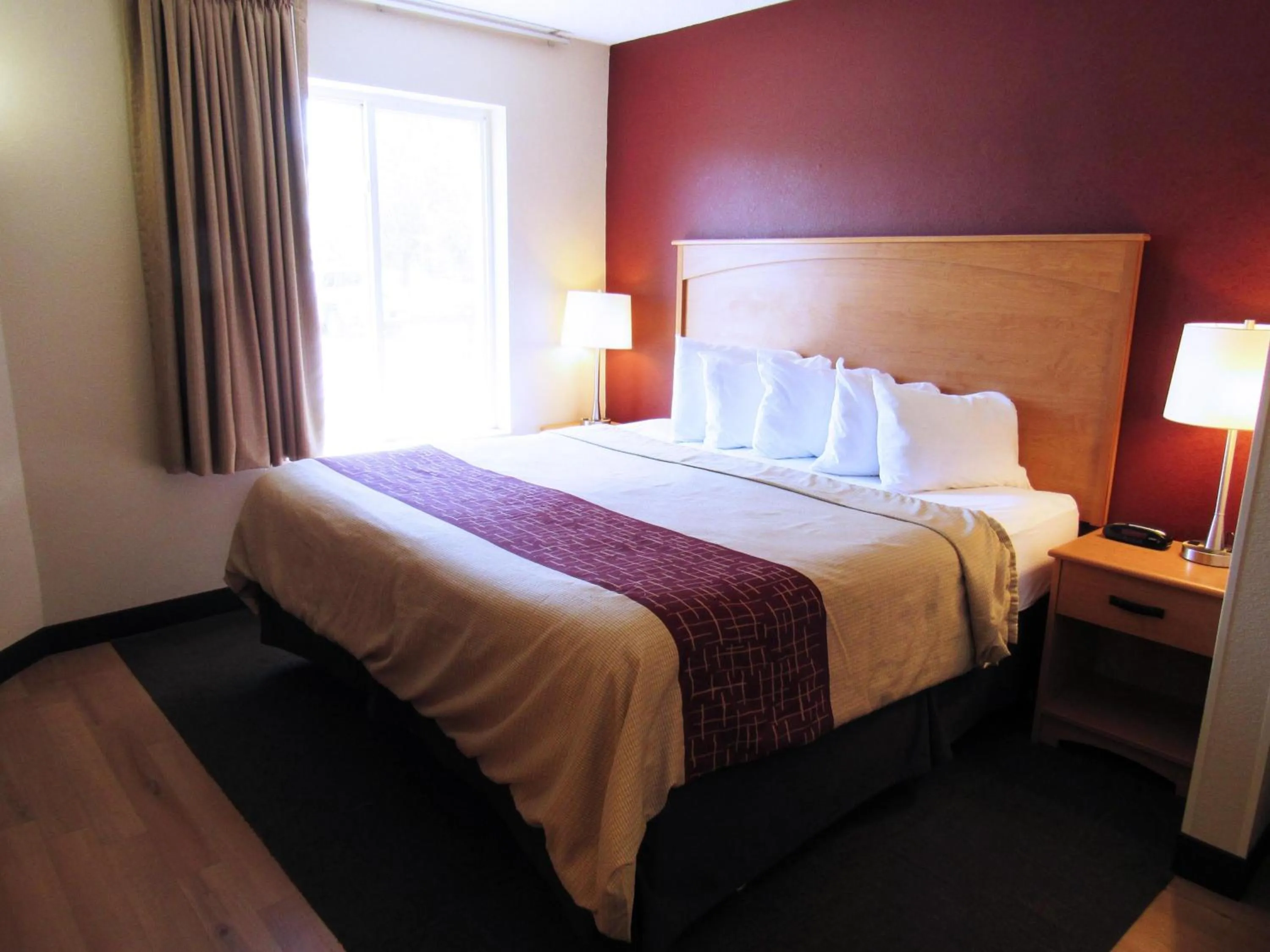 Photo of the whole room, Bed in Red Roof Inn Fargo - I-94/Medical Center