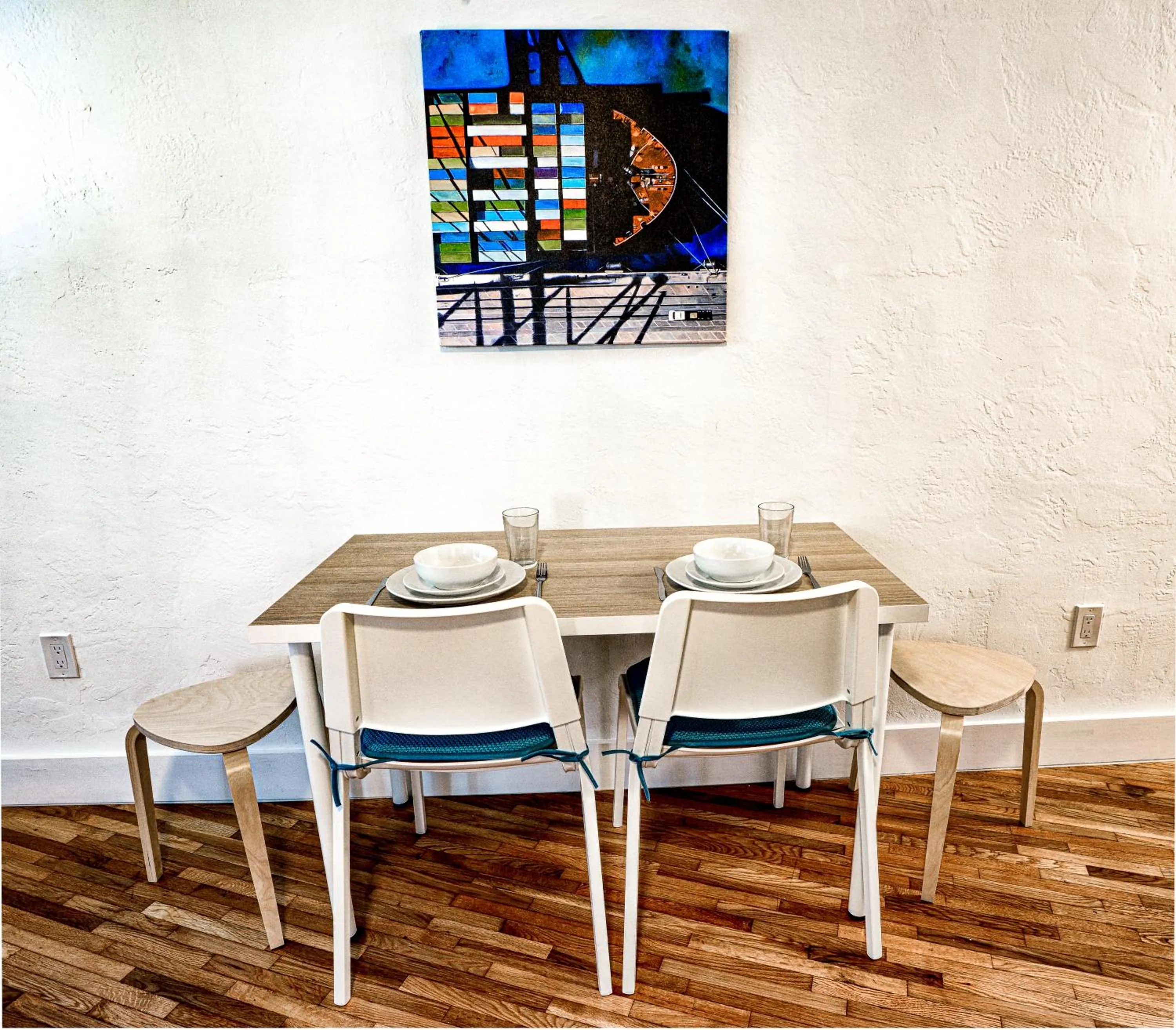 Seating area in Broadwaysuites Downtown By RocketStay