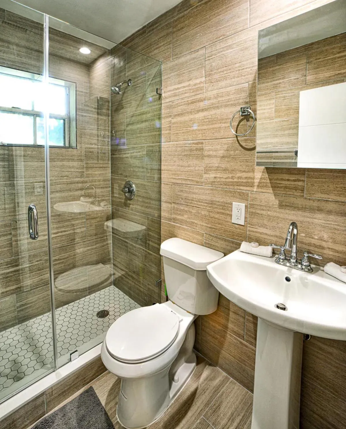 Shower in Broadwaysuites Downtown By RocketStay