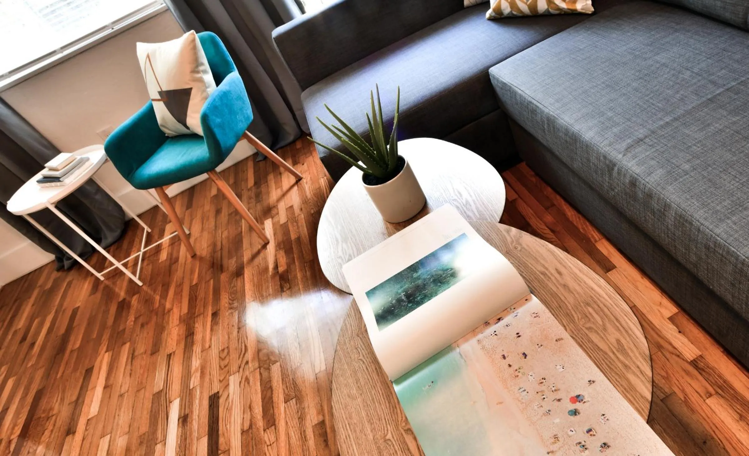 Living room in Broadwaysuites Downtown By RocketStay