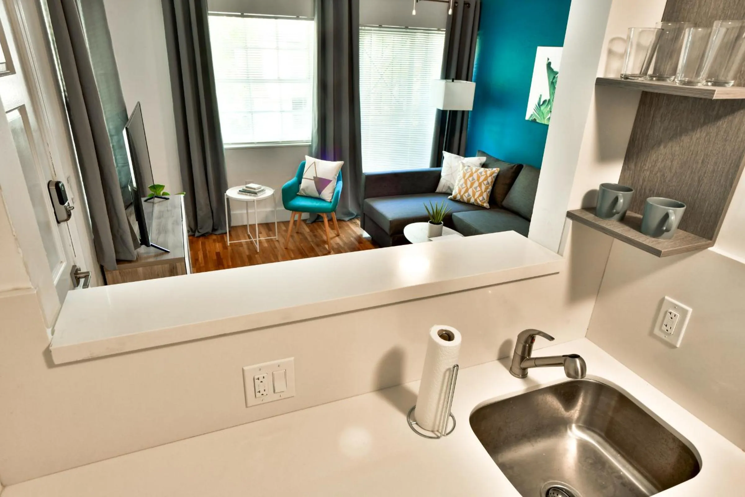 Living room in Broadwaysuites Downtown By RocketStay