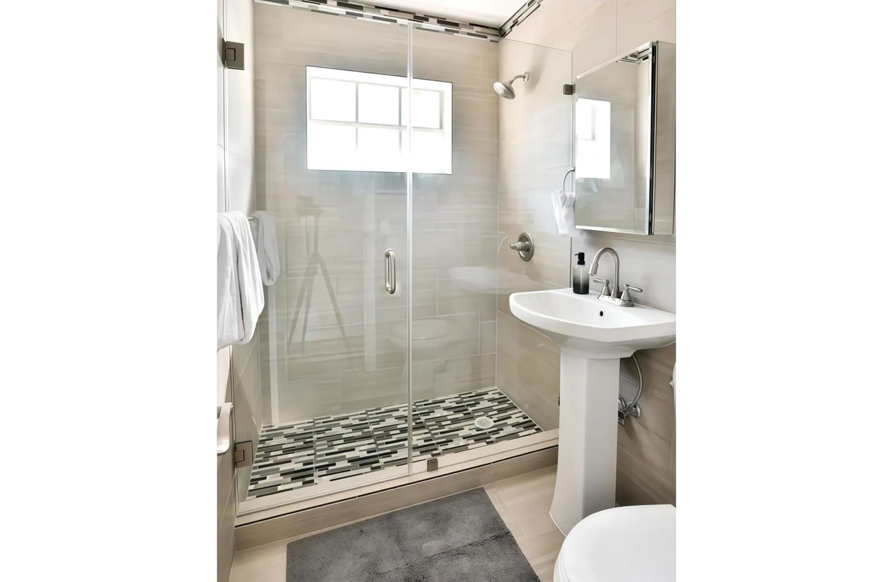 Bathroom in Broadwaysuites Downtown By RocketStay