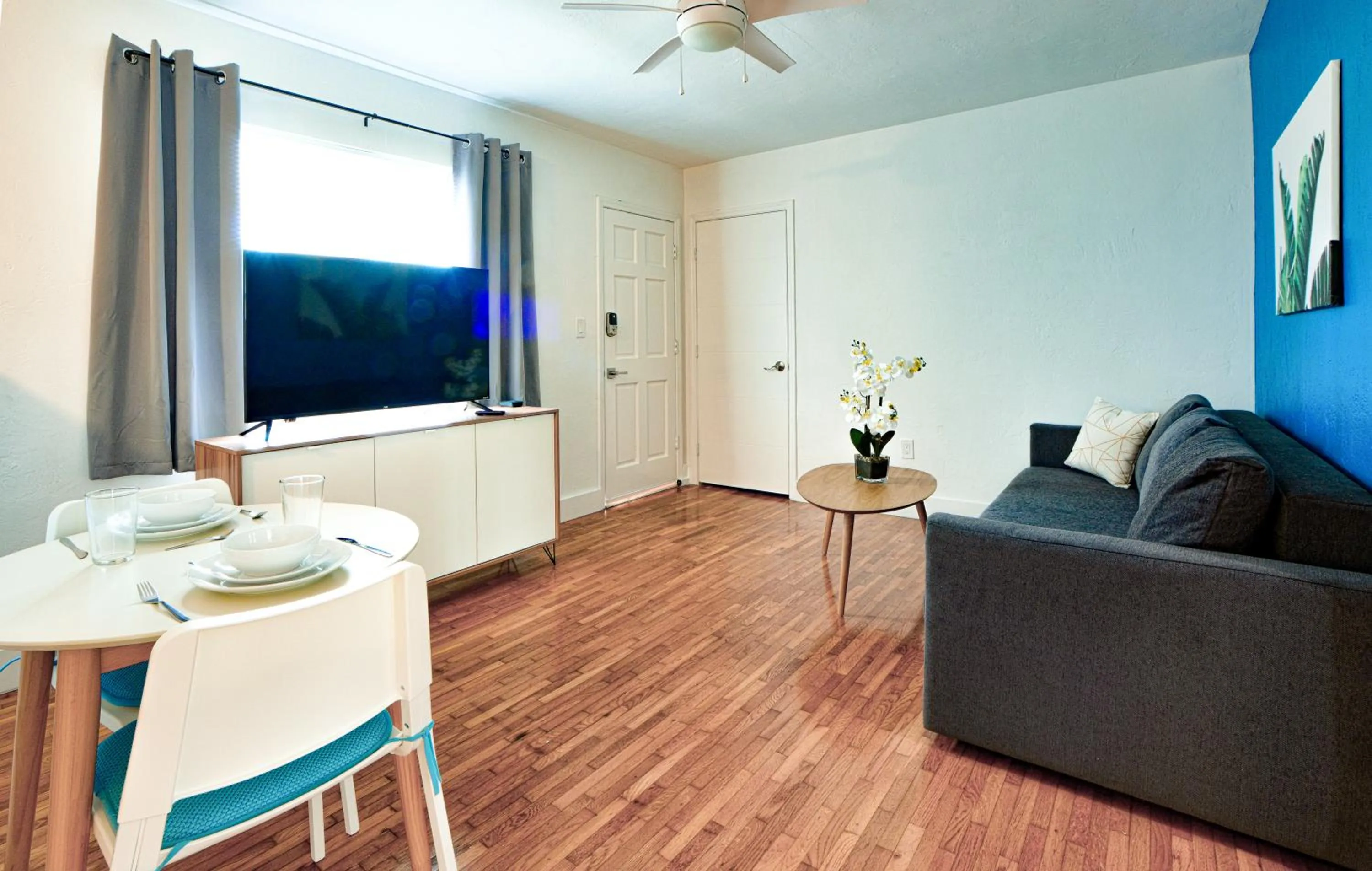 TV and multimedia in Broadwaysuites Downtown By RocketStay