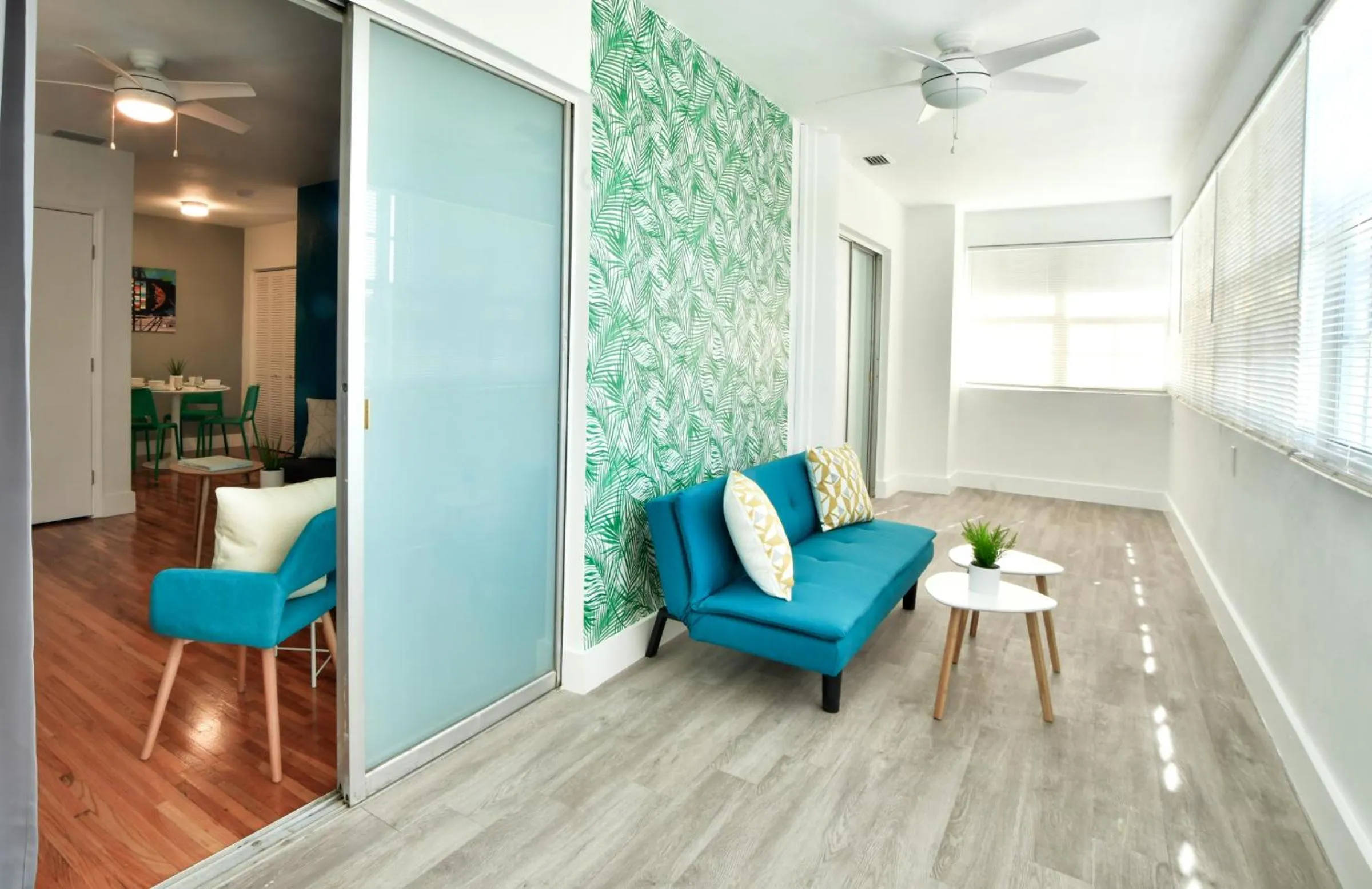 Living room in Broadwaysuites Downtown By RocketStay