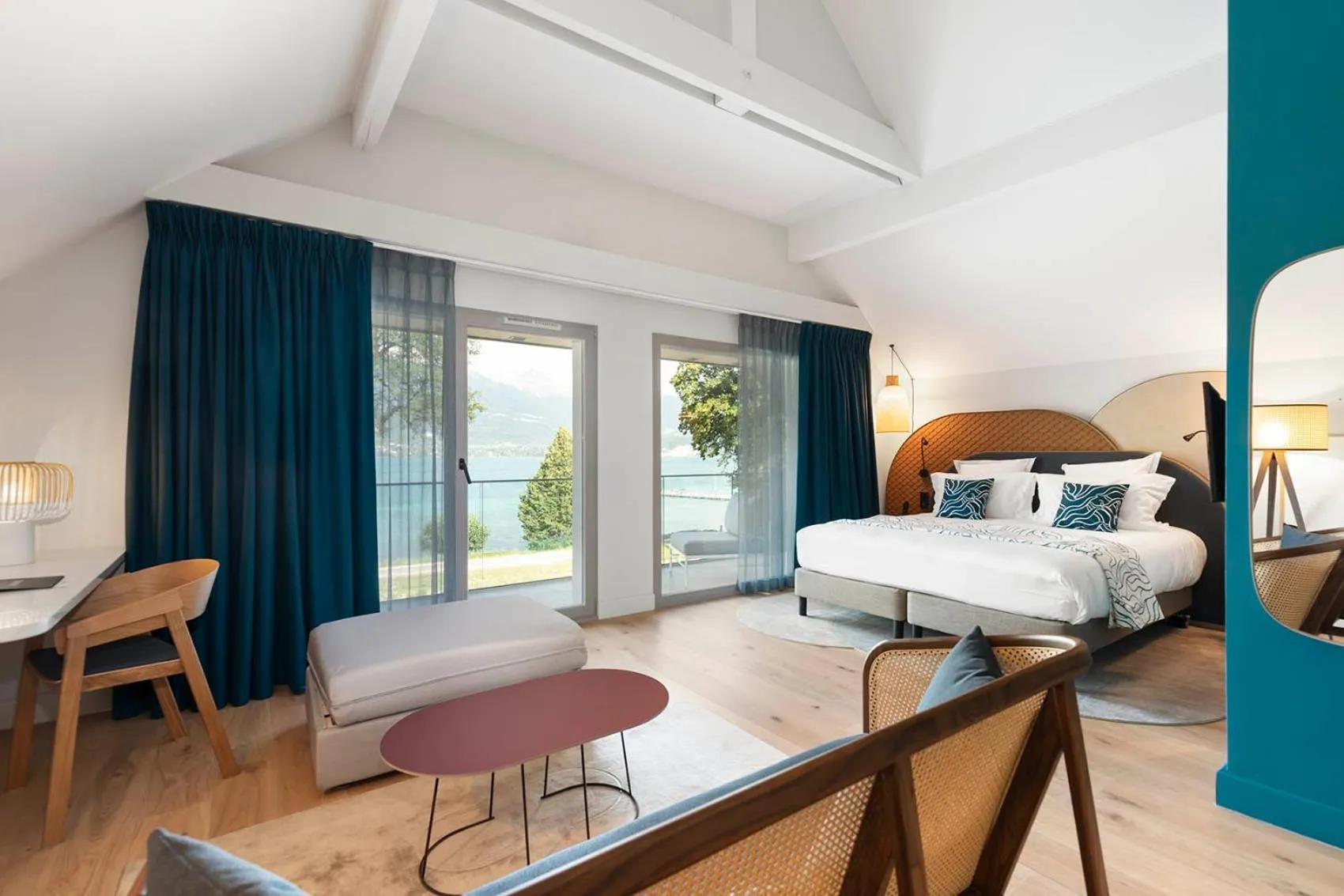 Bedroom, Bed in Black Bass Hotel