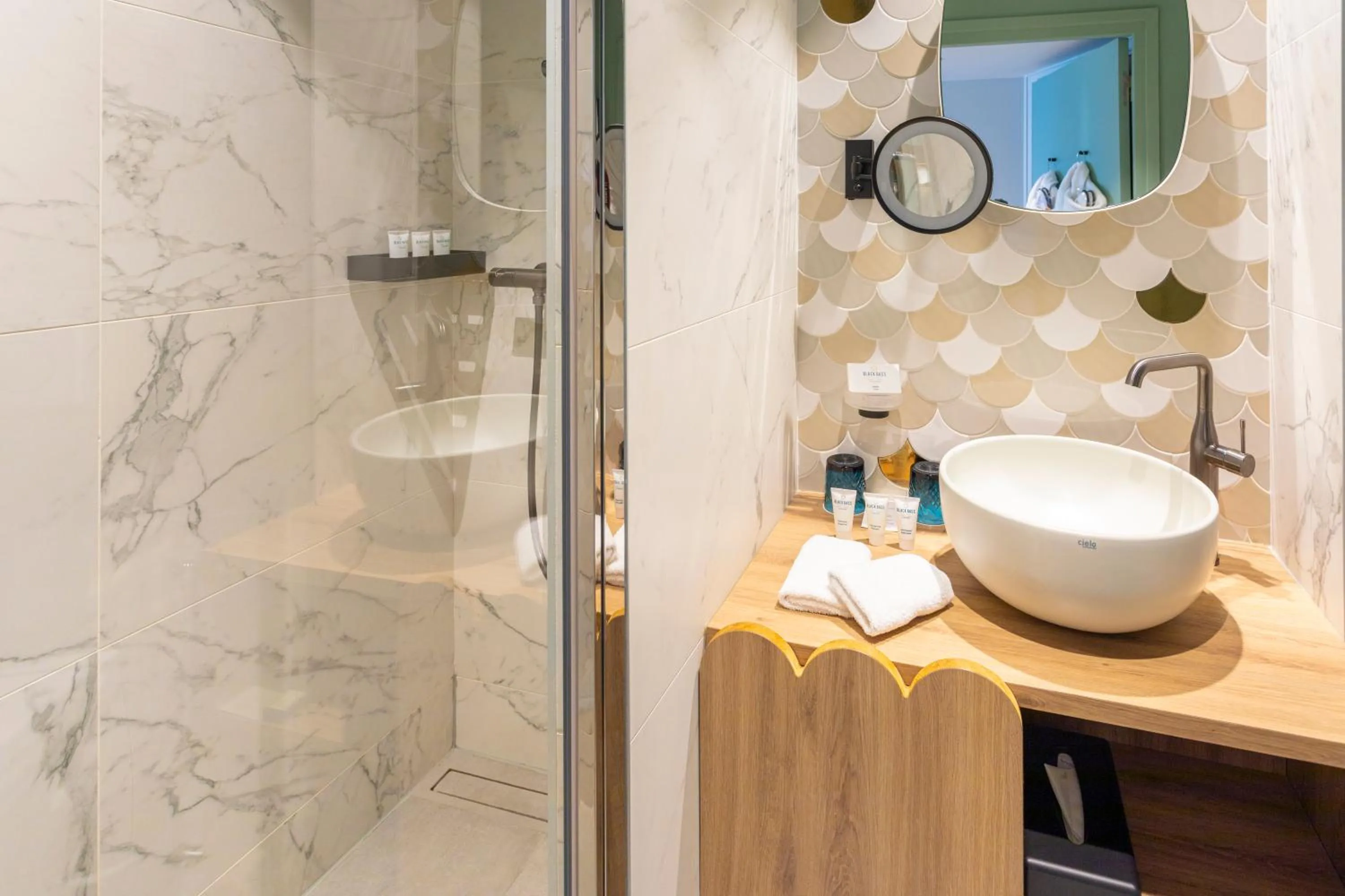 Bathroom in Black Bass Hotel