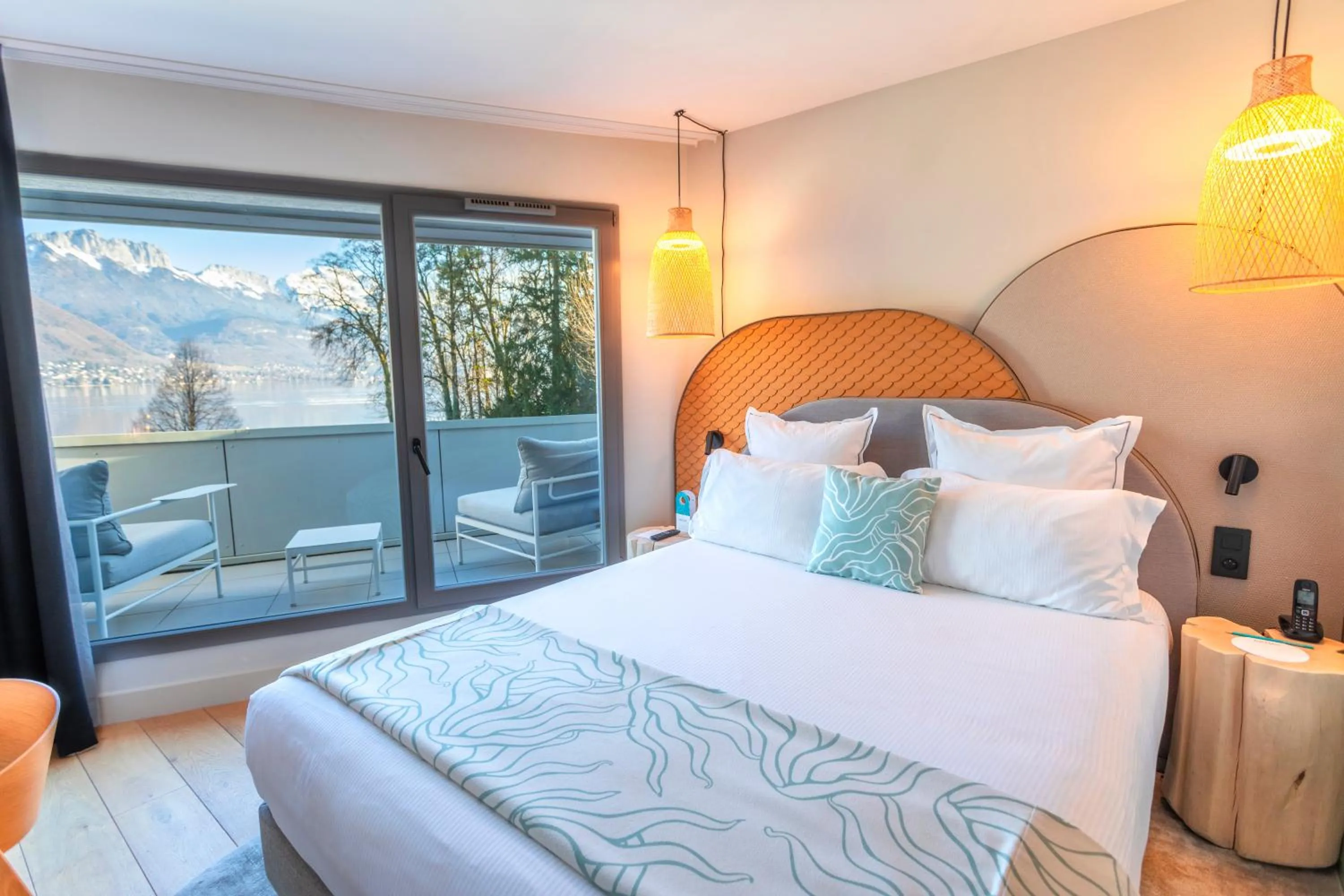 Bed in Black Bass Hotel