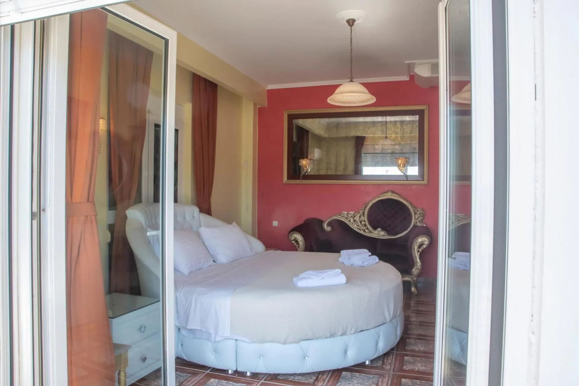 Bed in Hotel Astoria