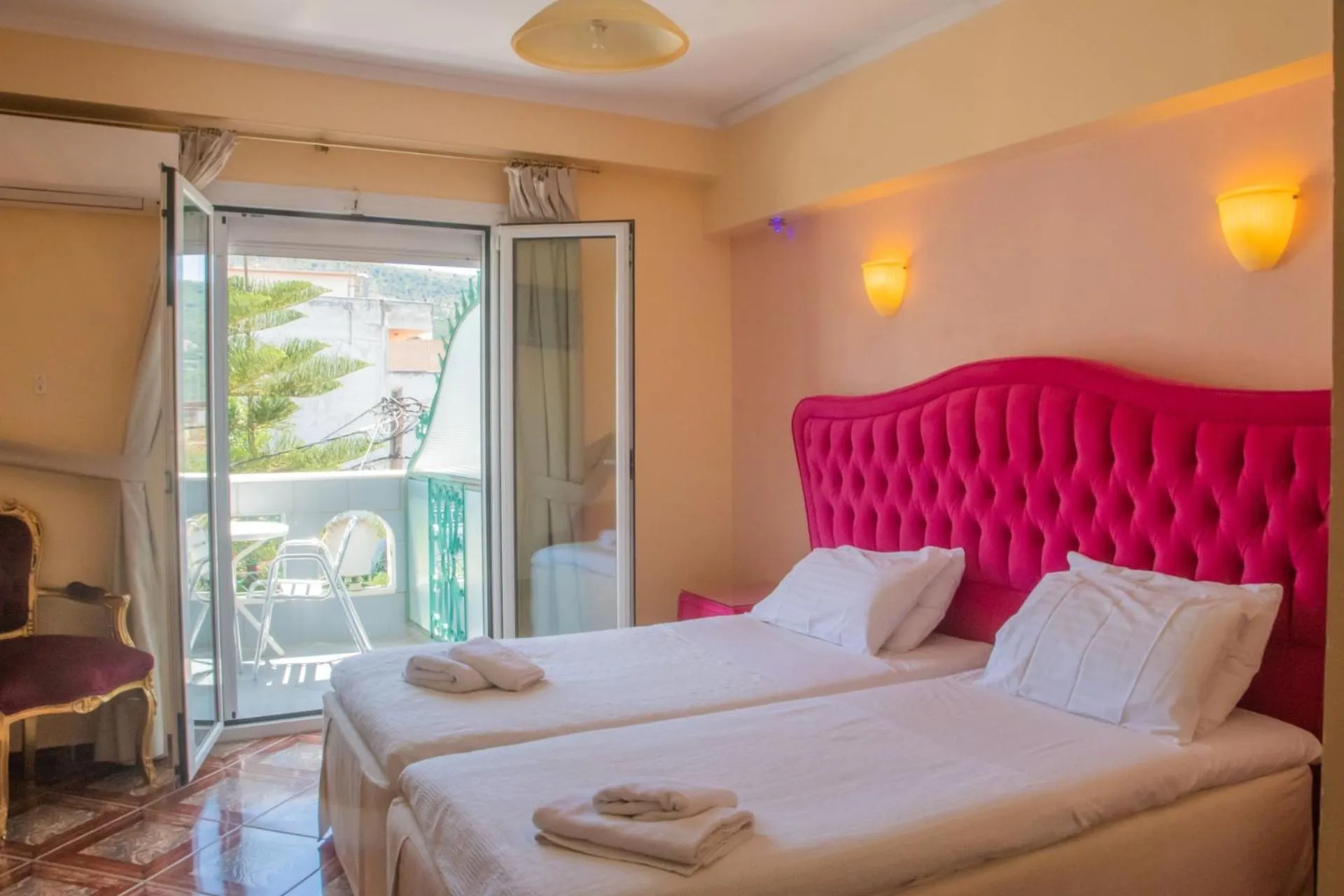 Photo of the whole room, Bed in Hotel Astoria