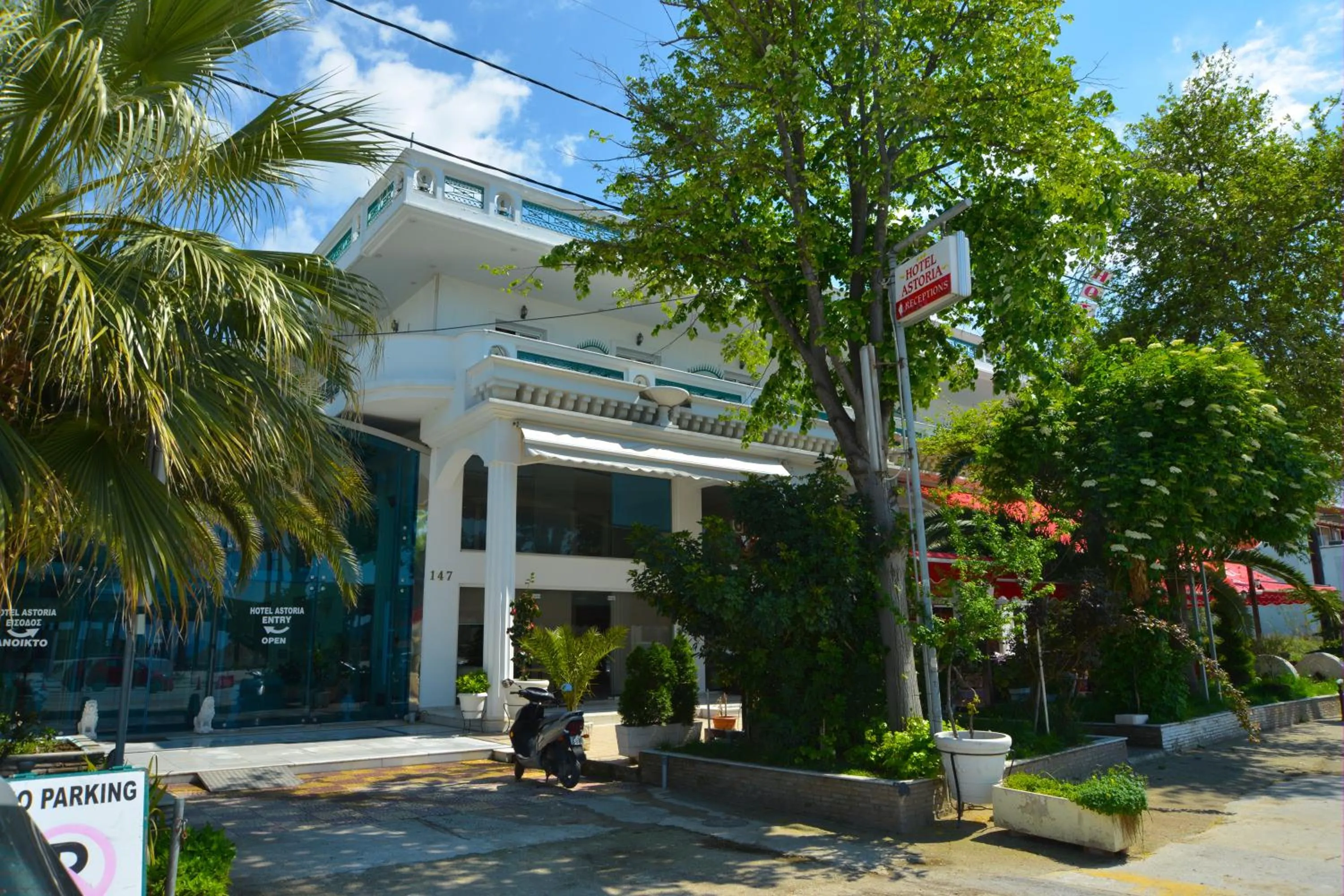 Facade/entrance in Hotel Astoria