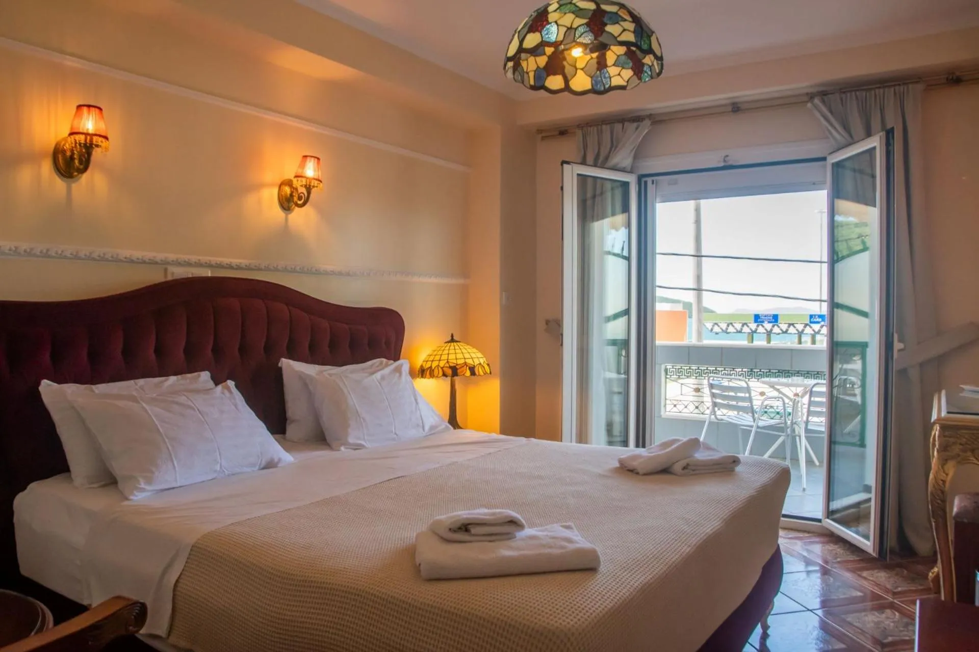 Bed in Hotel Astoria