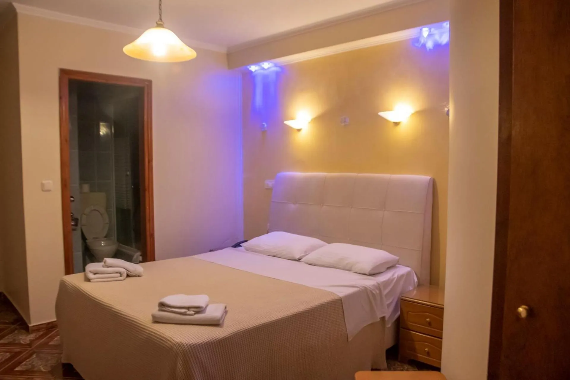 Bed in Hotel Astoria