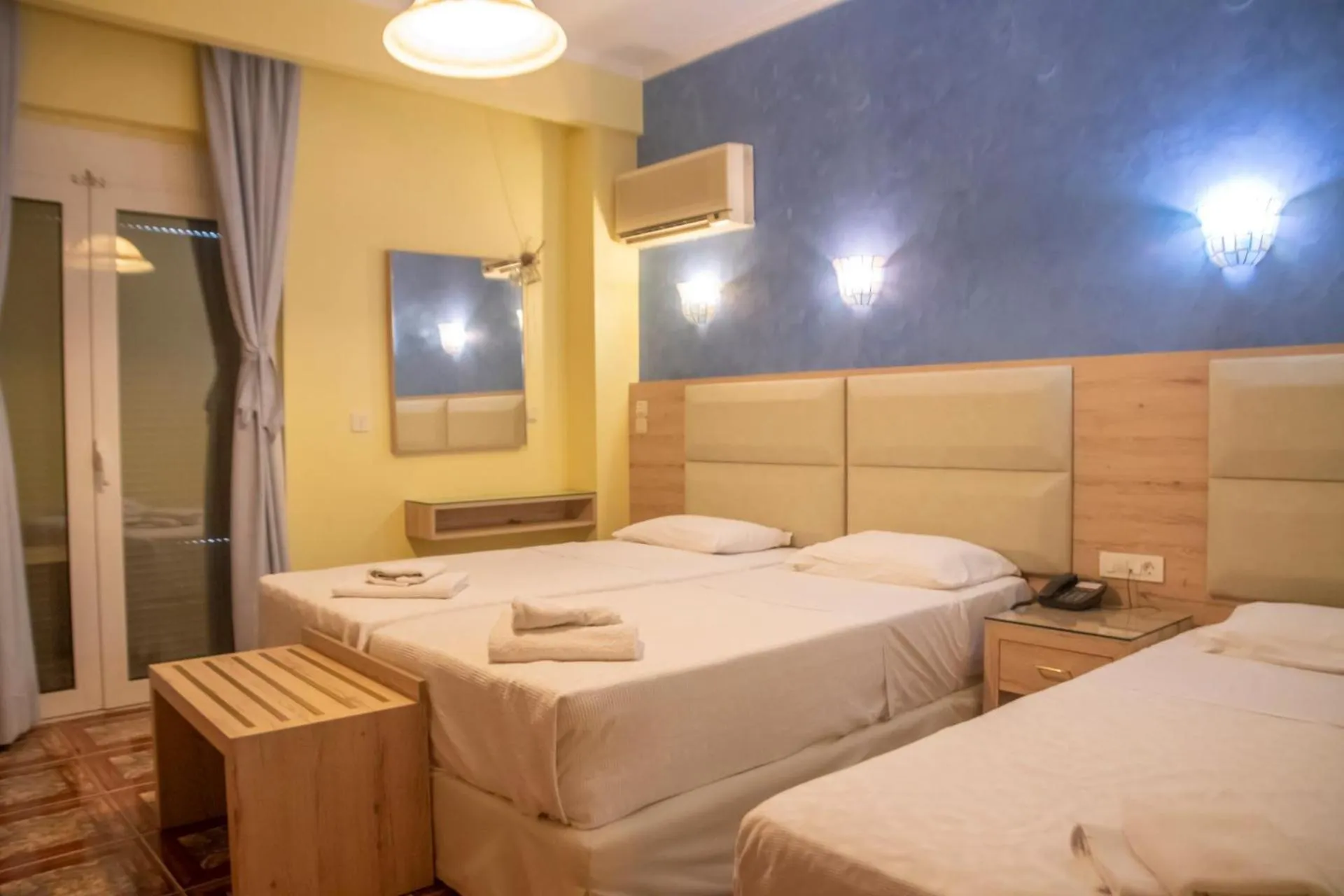 Bed in Hotel Astoria