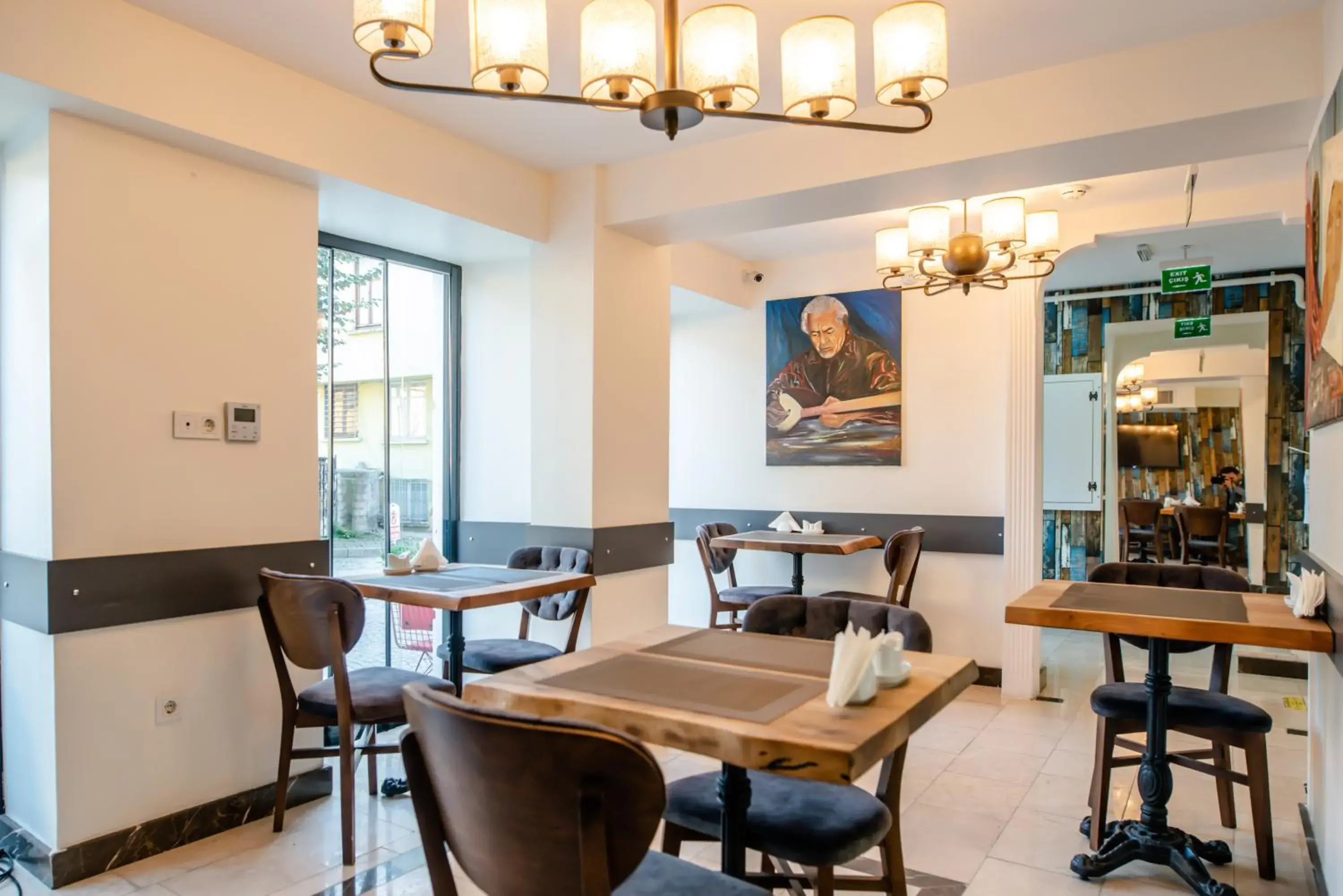 Restaurant/places to eat in The Camelot Hotel Restaurant/places to eat in The Camelot Hotel