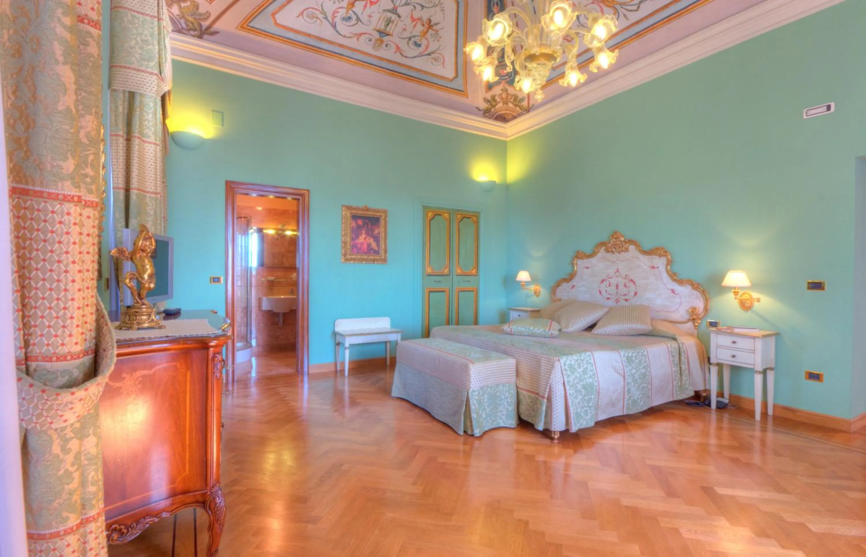 Photo of the whole room, Bed in Marchese Del Grillo