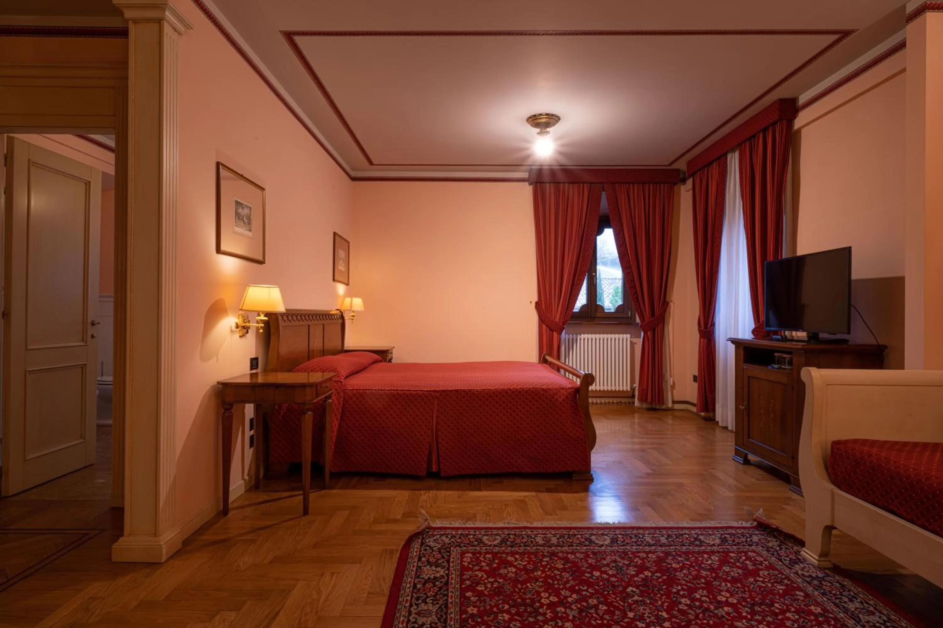 Shower, Bed in Marchese Del Grillo