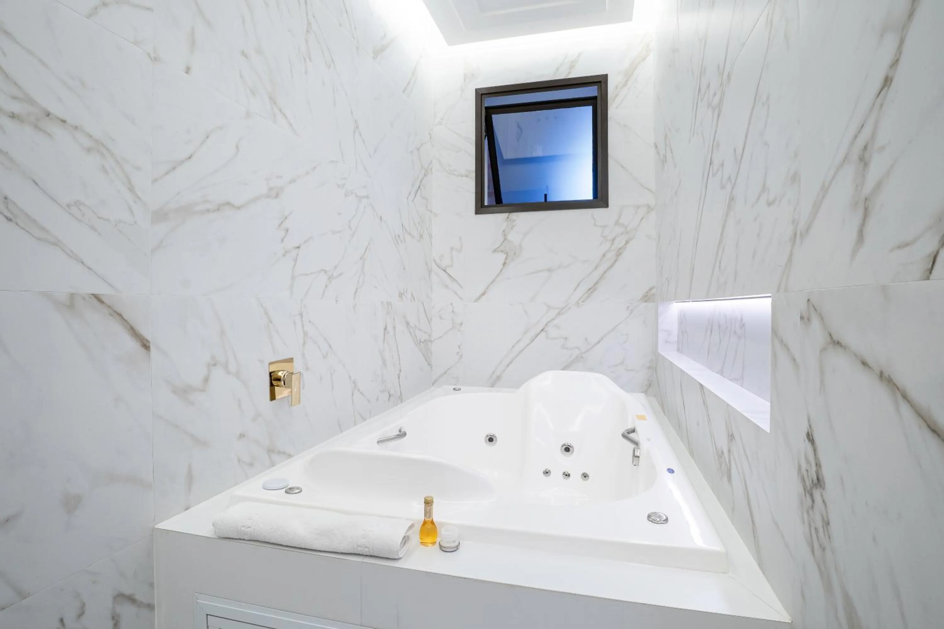 Bath in Pousada Luis XV