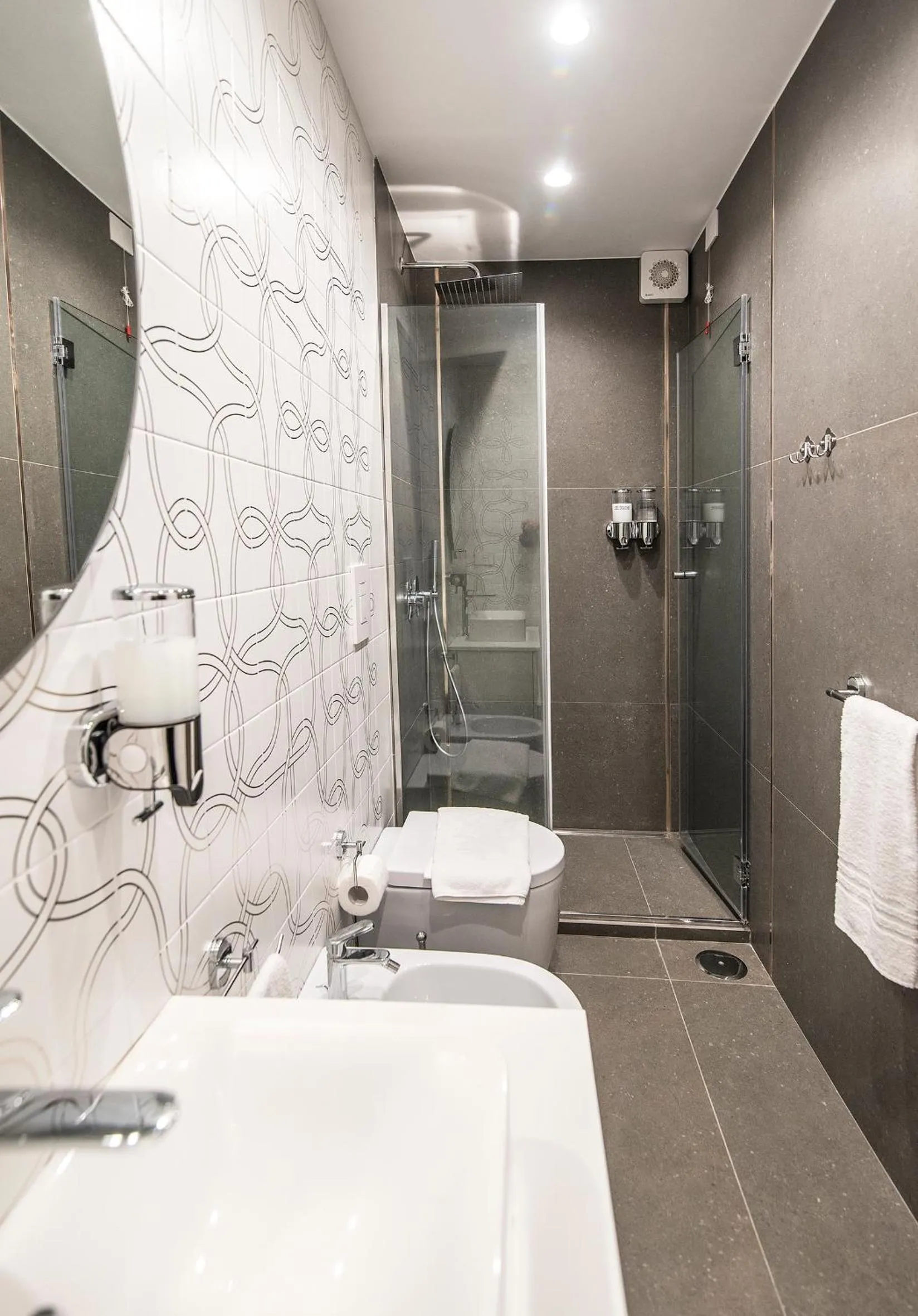 Bathroom in Three Houses Toledo