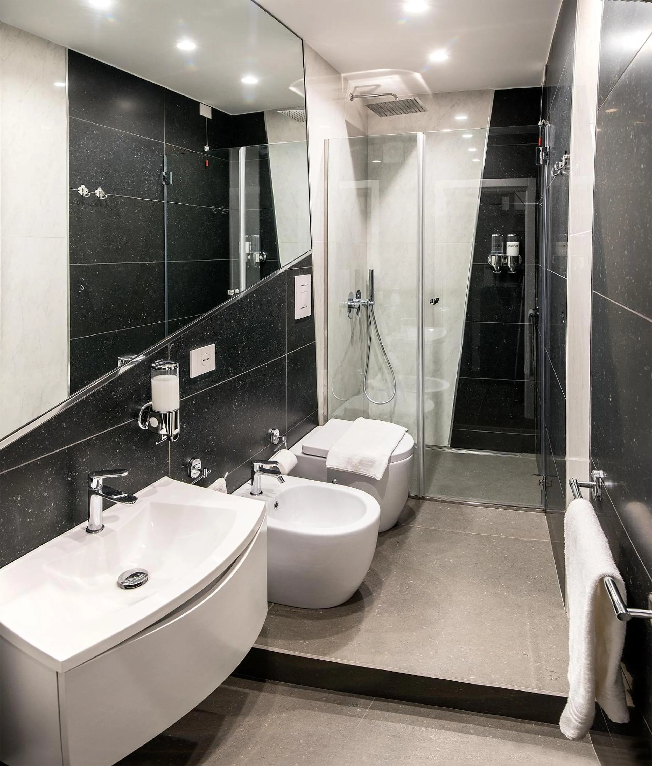 Bathroom in Three Houses Toledo