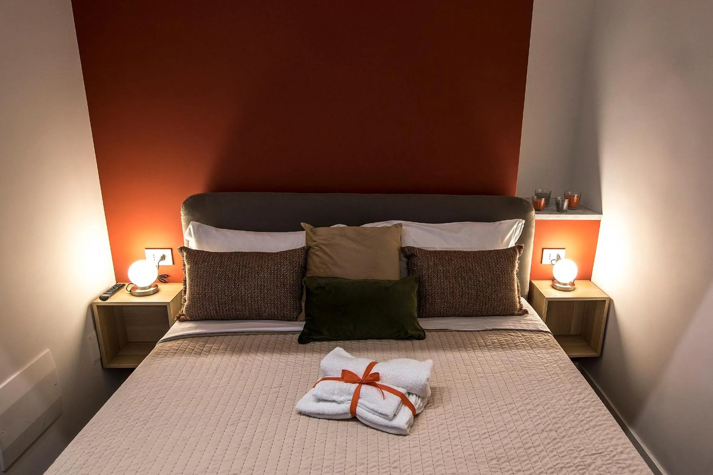 Bedroom, Bed in Three Houses Toledo