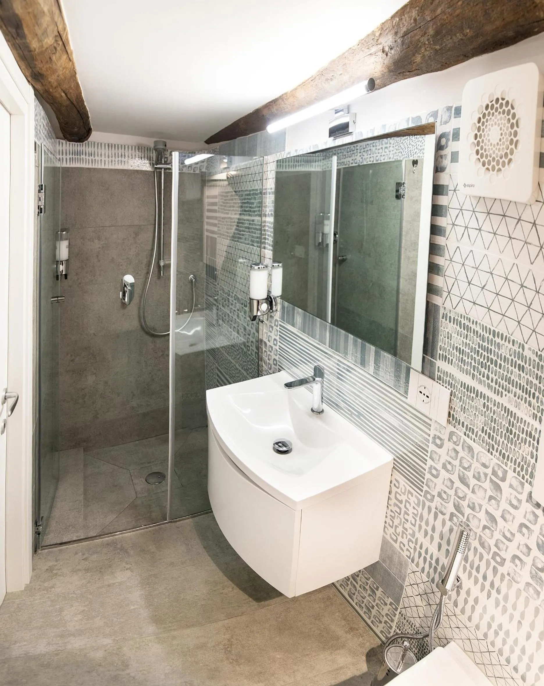 Bathroom in Three Houses Toledo