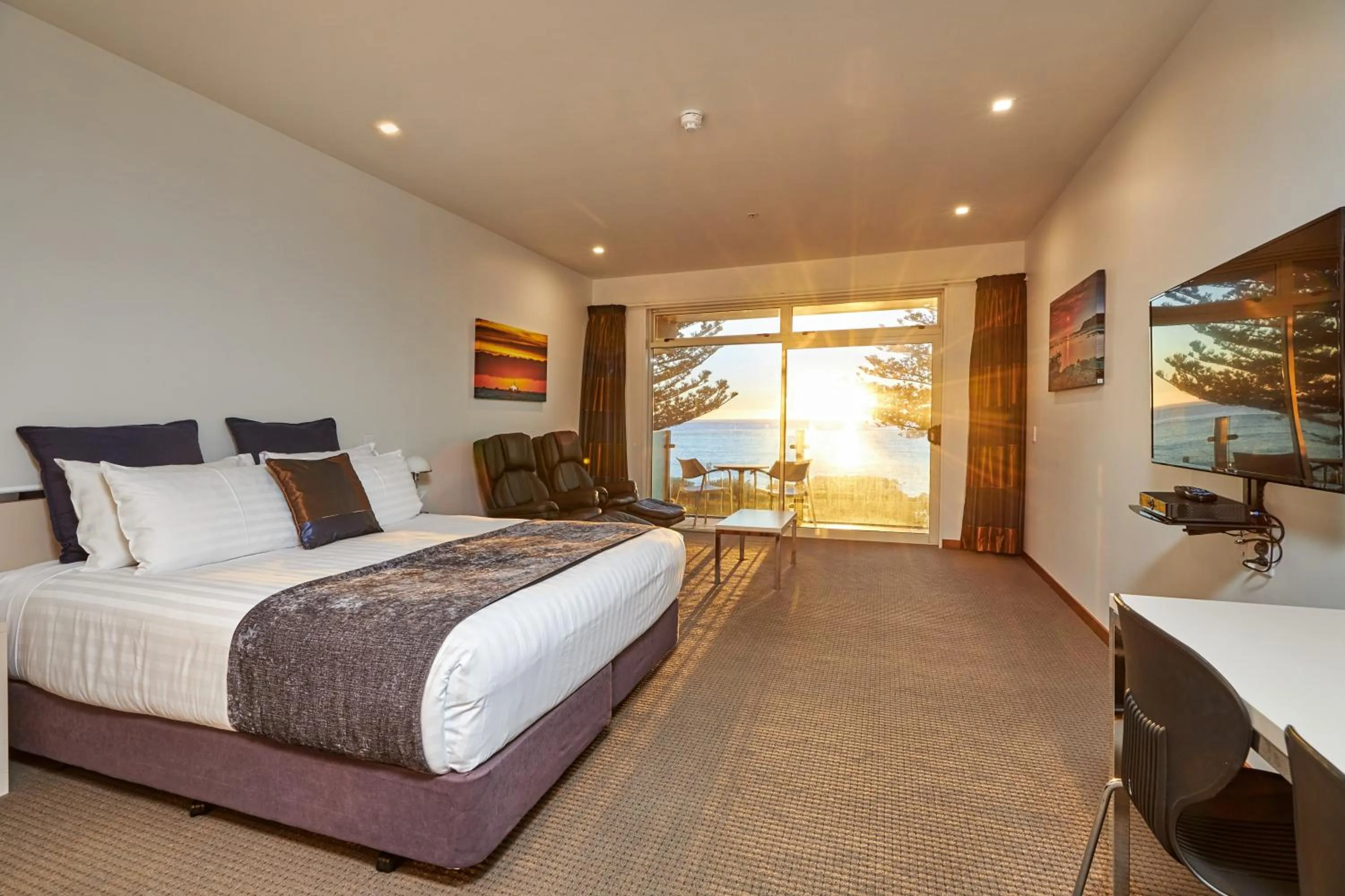 Bed in The White Morph - Heritage Collection