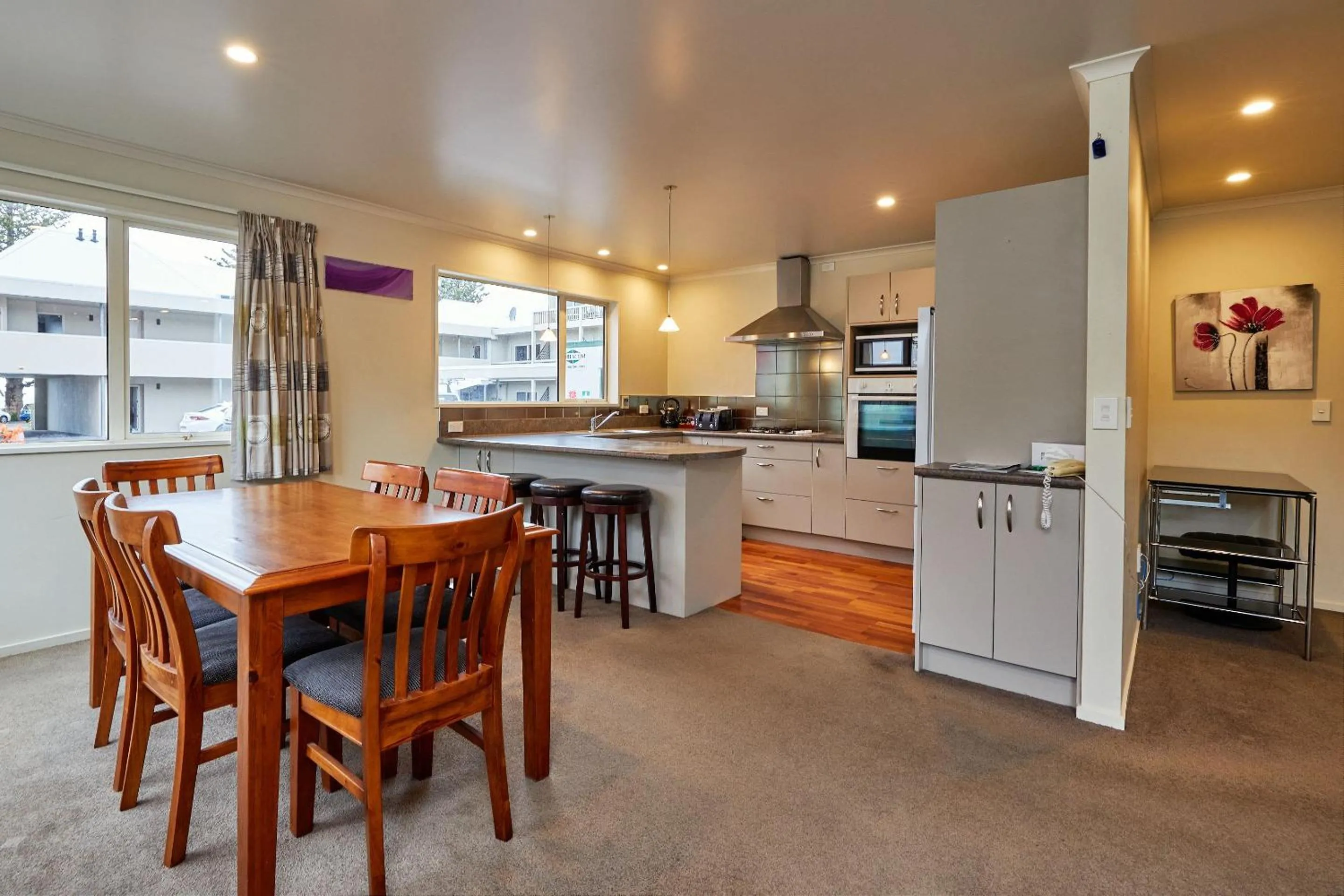 Kitchen or kitchenette in The White Morph - Heritage Collection