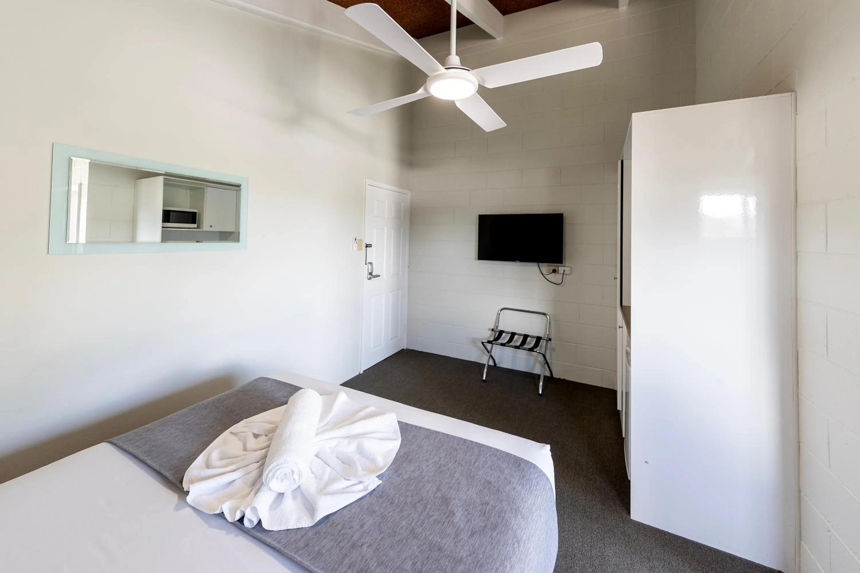 Bed in Breeze Inn 13 Princes Highway, Ulladulla