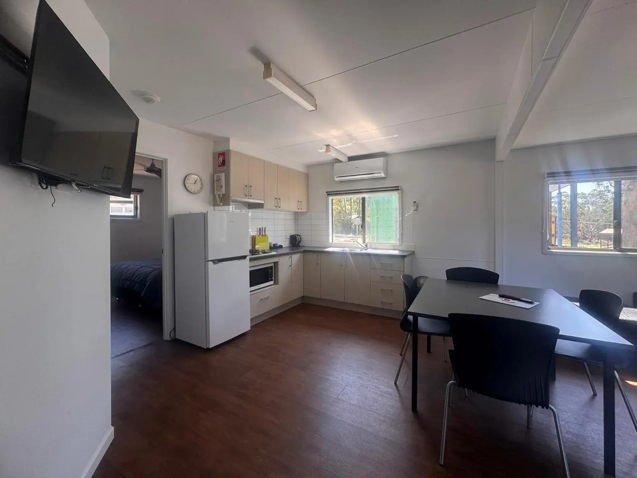 Standard Cabin (Sleeps 4) in Phillip Island Park Lane Holiday Park Standard Cabin (Sleeps 4) in Phillip Island Park Lane Holiday Park