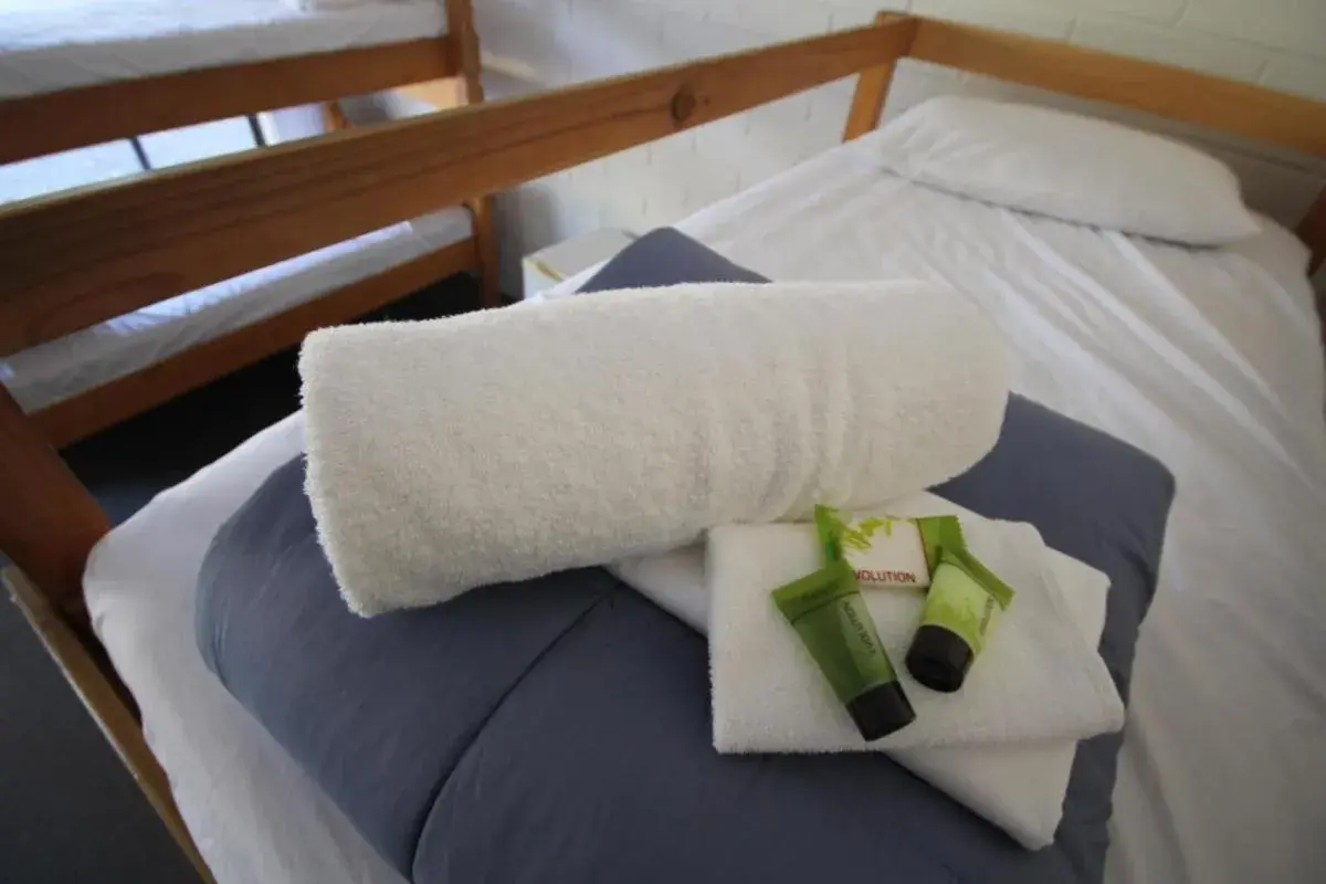 8-Bed Mixed Dormitory Room in Phillip Island Park Lane Holiday Park 8-Bed Mixed Dormitory Room in Phillip Island Park Lane Holiday Park