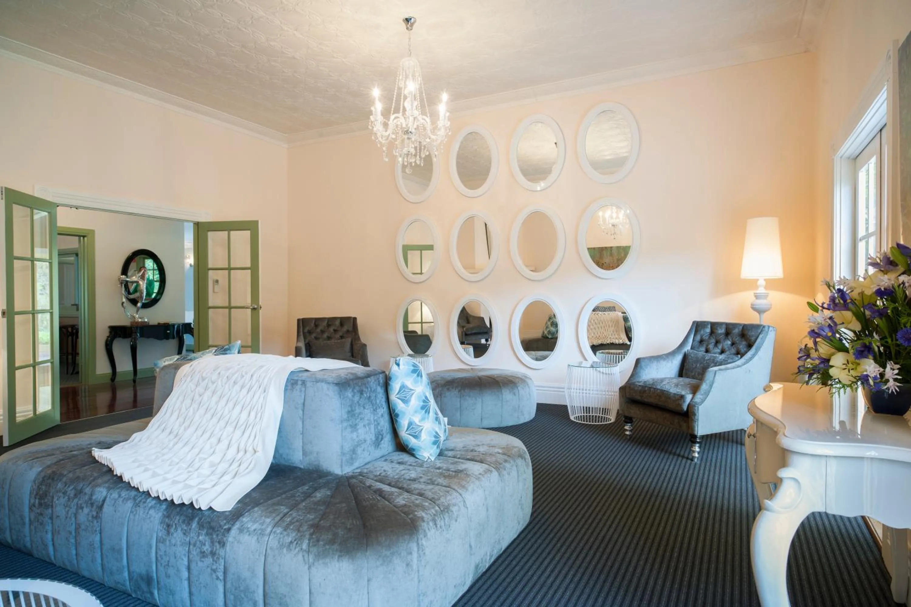 Living room in Oscar's On The Yarra