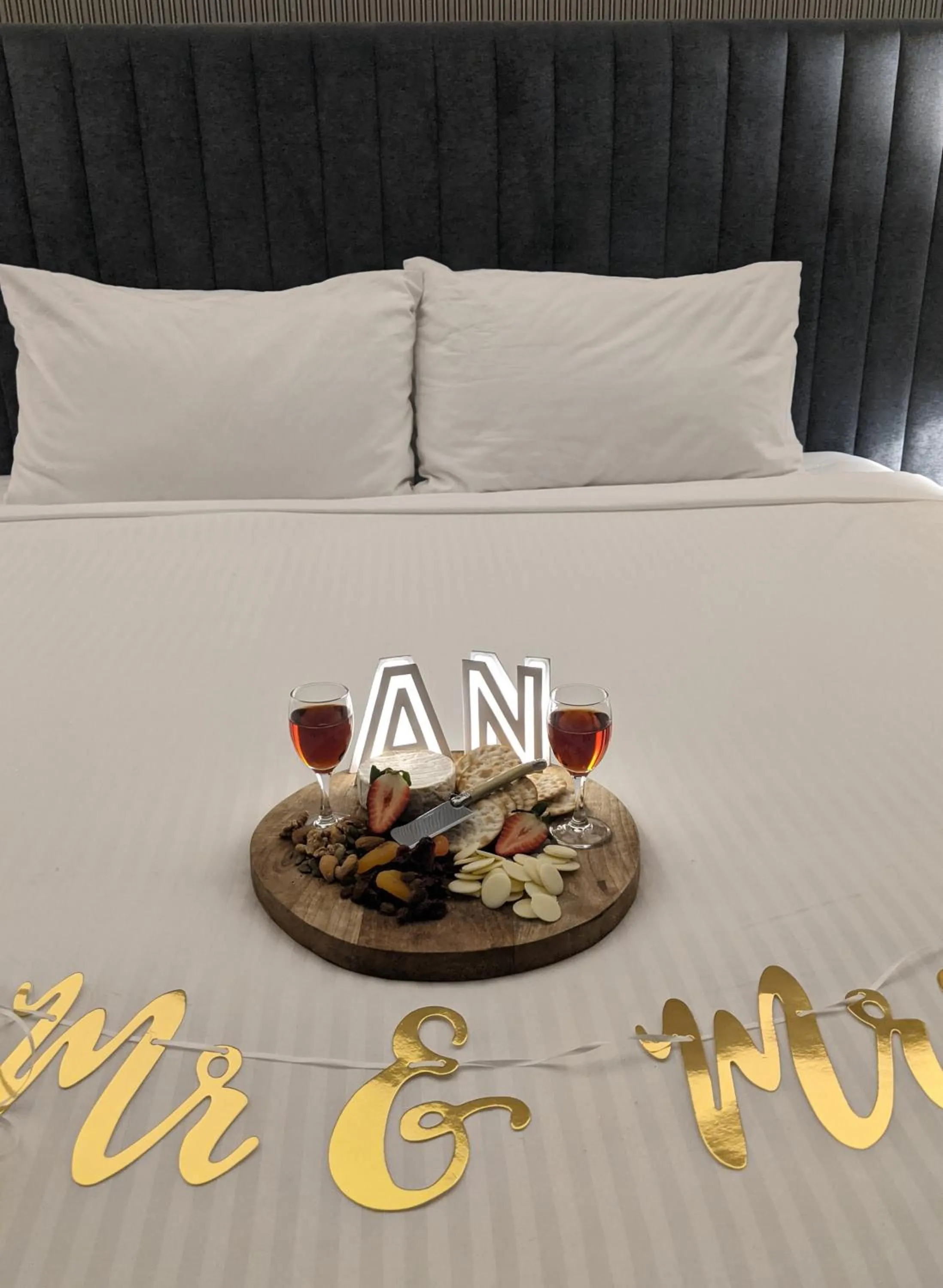 Logo/Certificate/Sign, Bed in Oscar's On The Yarra